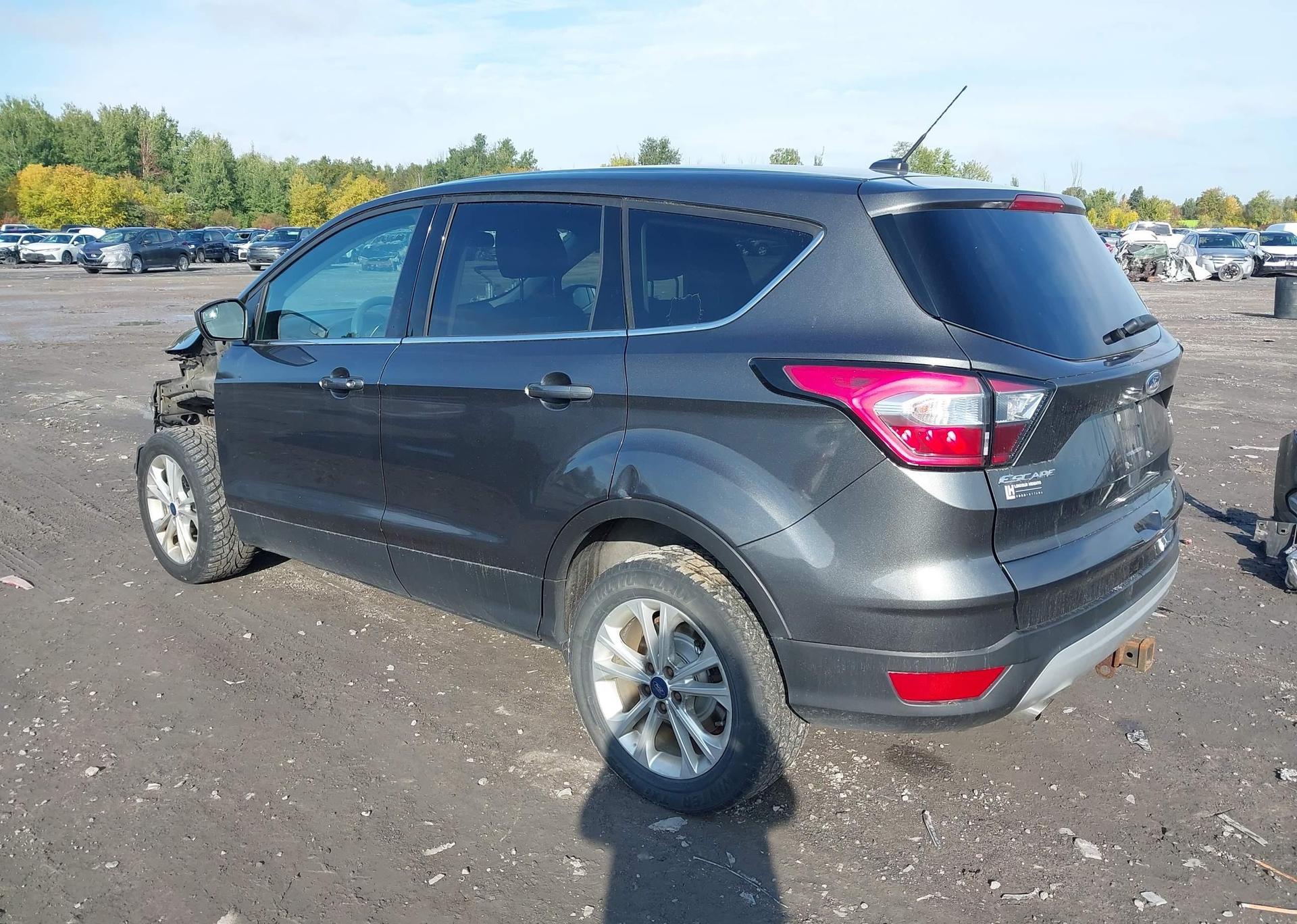 2017 FORD ESCAPE SE