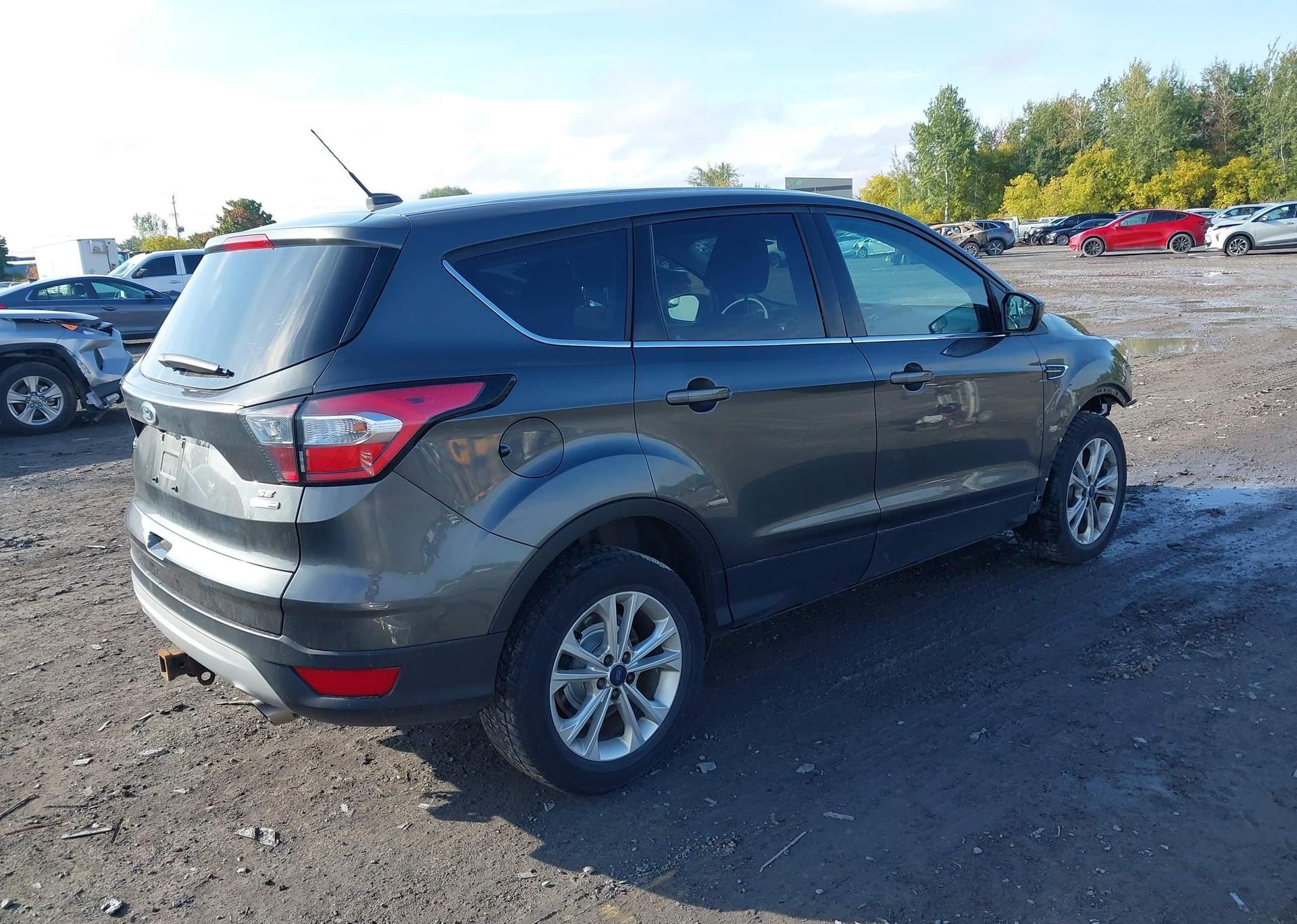 2017 FORD ESCAPE SE