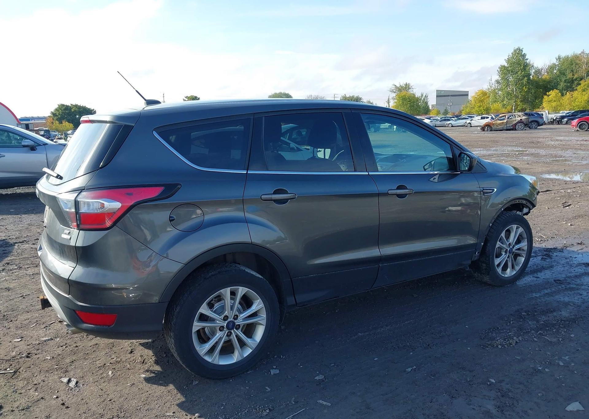 2017 FORD ESCAPE SE