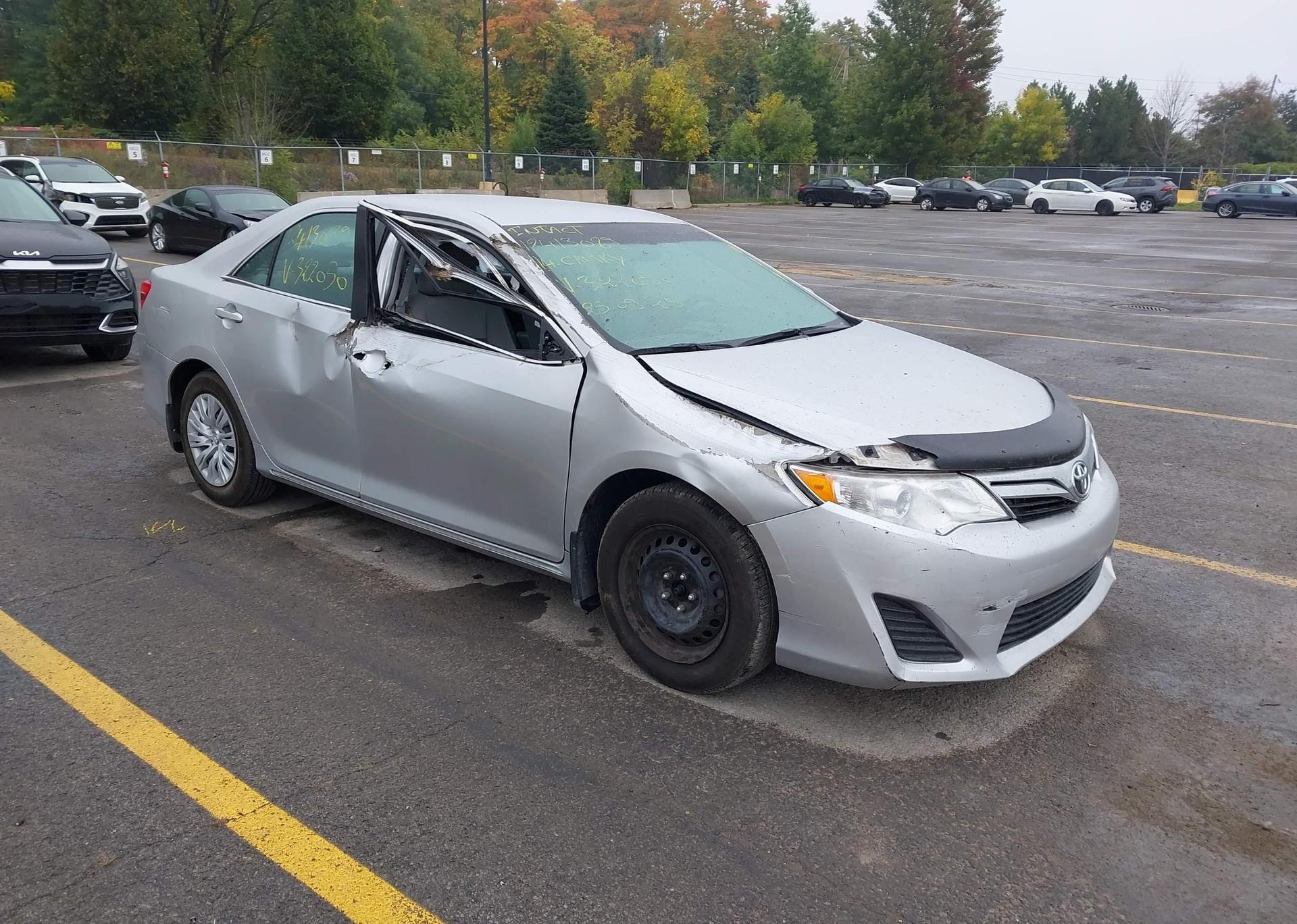 2014 TOYOTA CAMRY