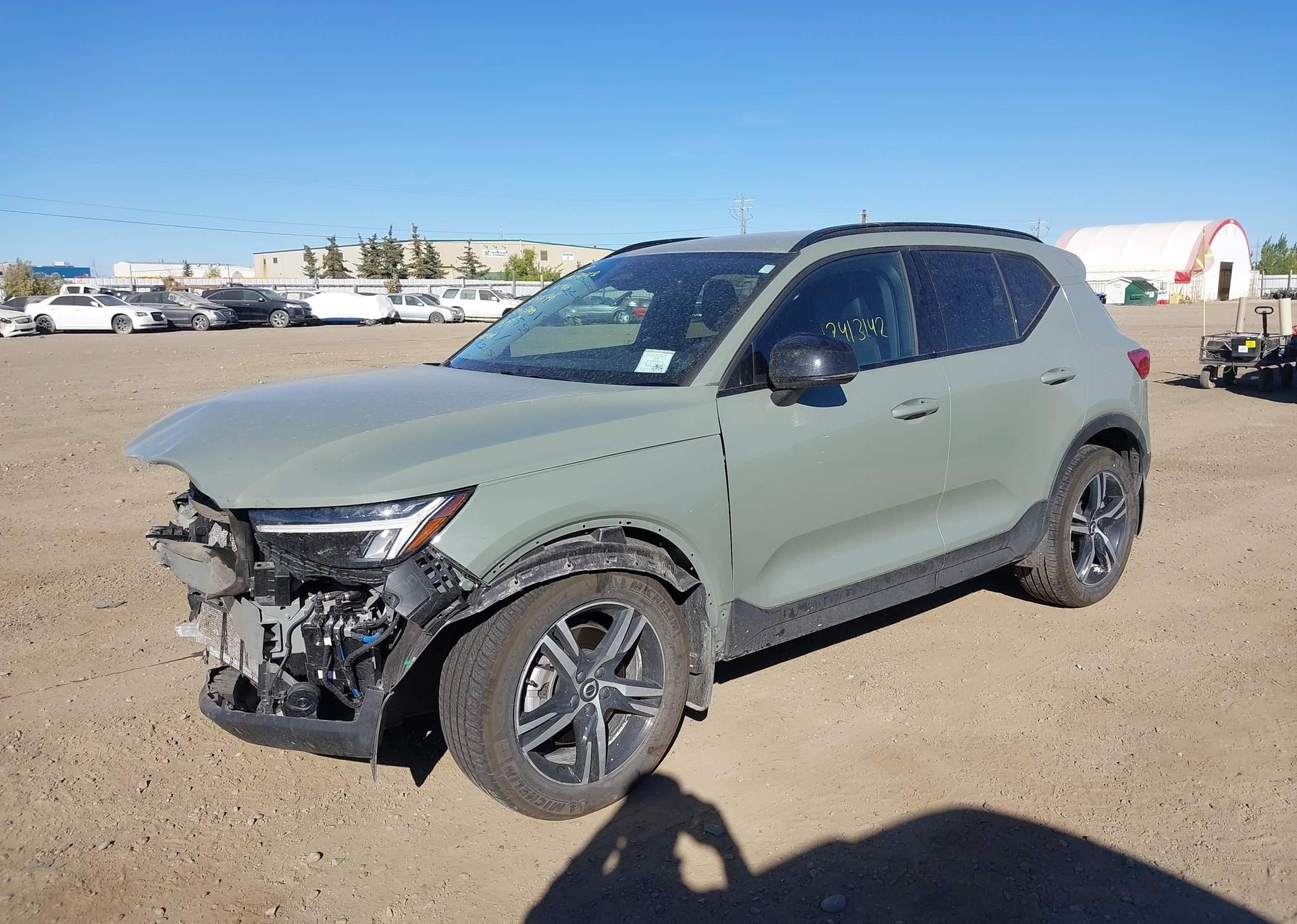 2024 VOLVO XC40 B5 CORE BRIGHT THEME