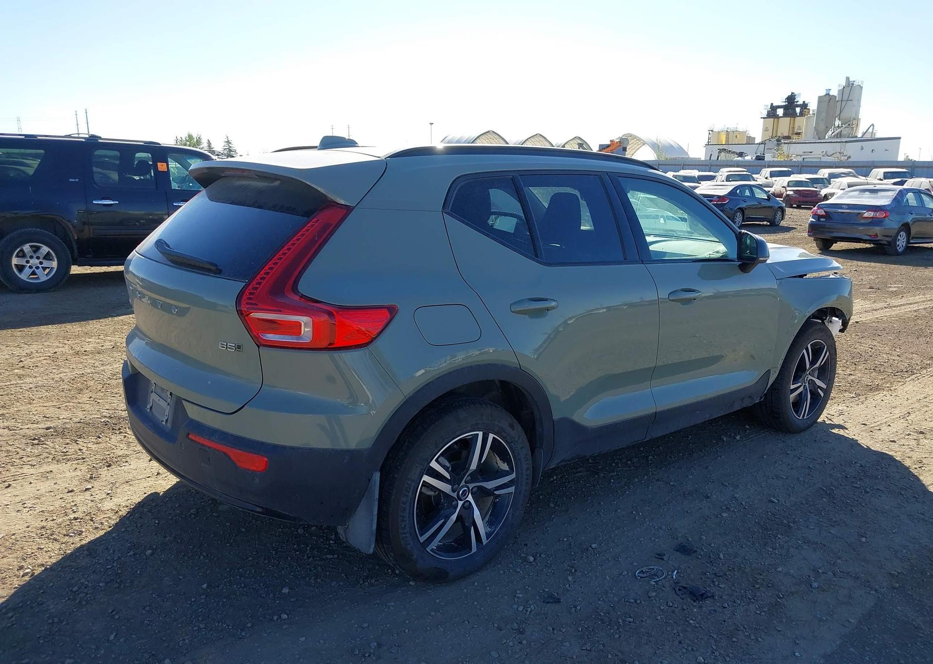 2024 VOLVO XC40 B5 CORE BRIGHT THEME