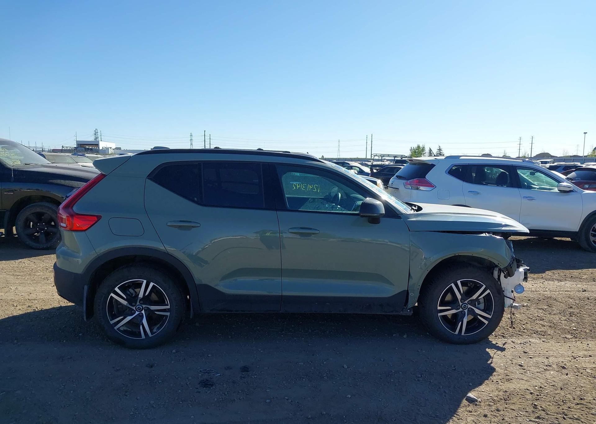 2024 VOLVO XC40 B5 CORE BRIGHT THEME