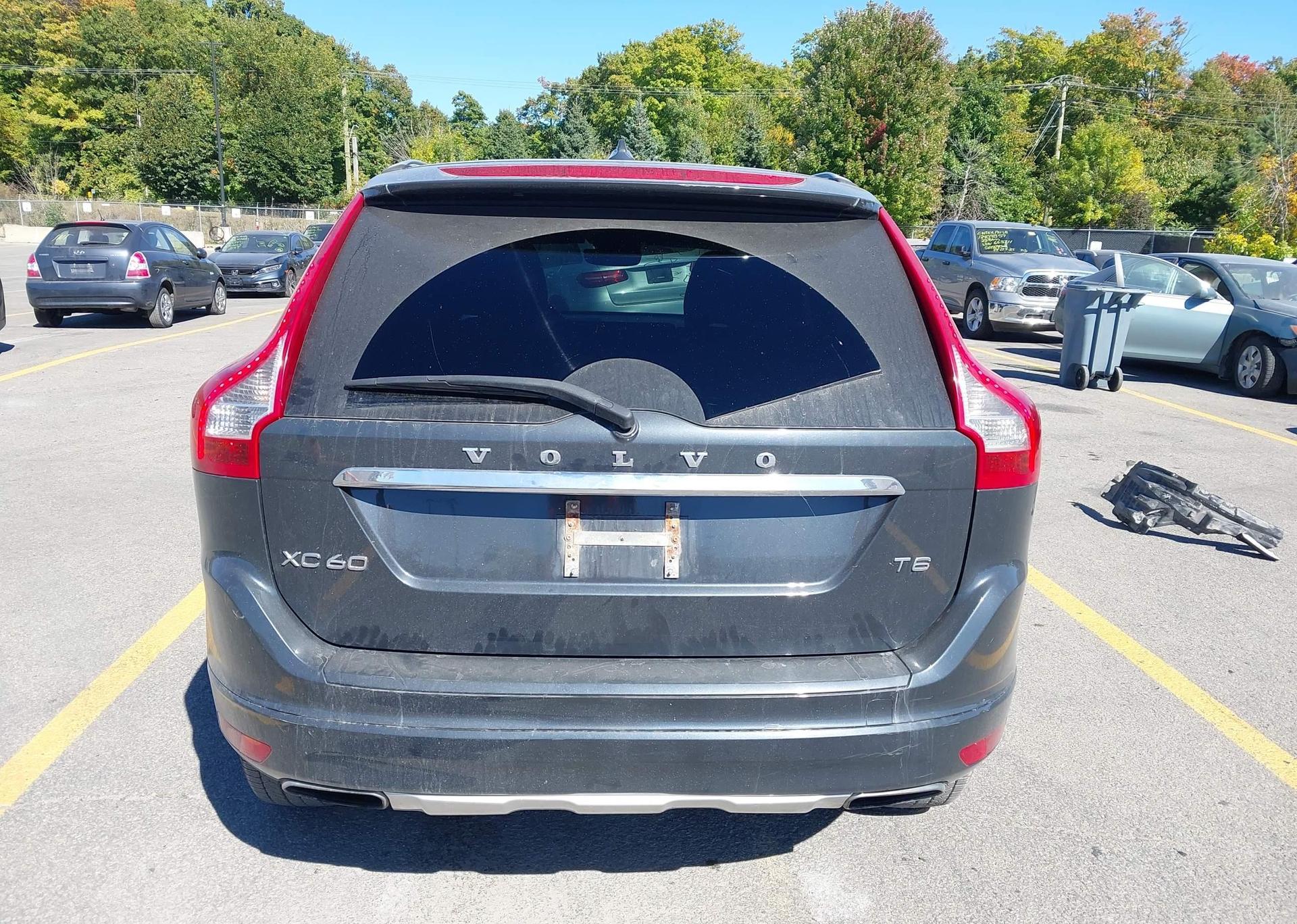 2015 VOLVO XC60 T5