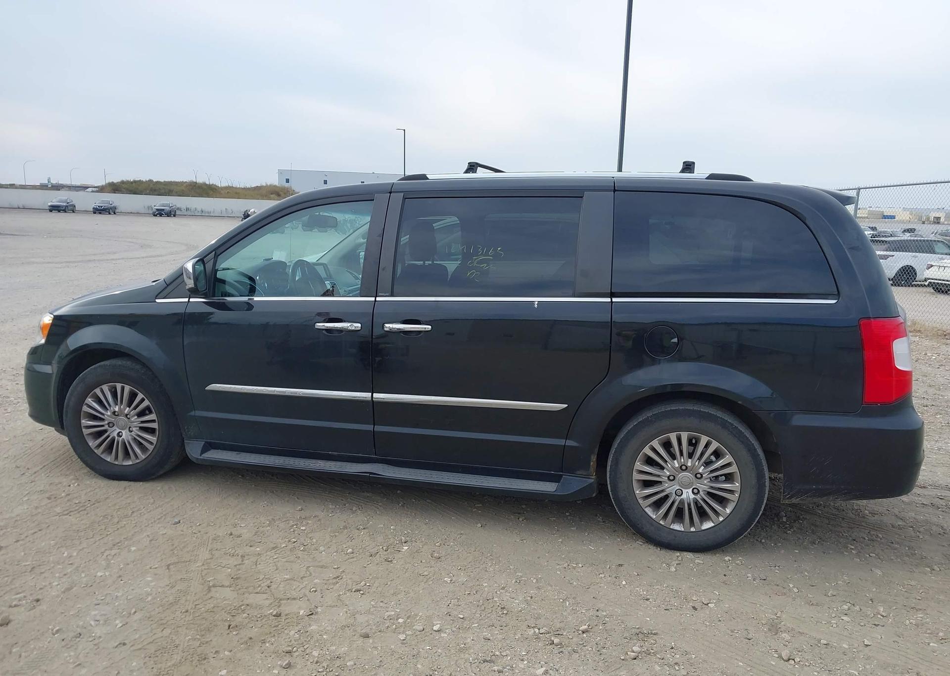 2011 CHRYSLER TOWN & COUNTRY LIMITED