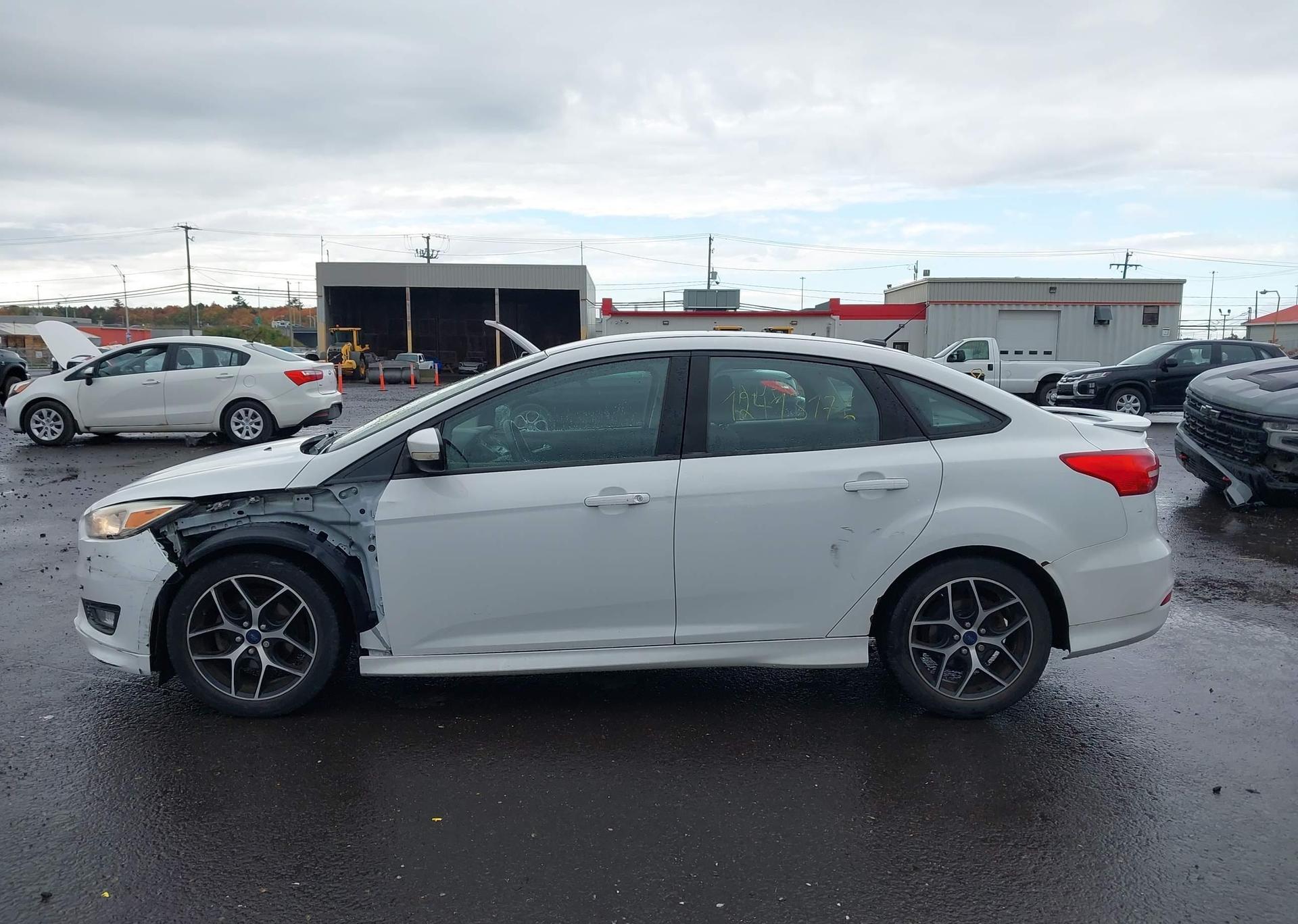 2015 FORD FOCUS SE