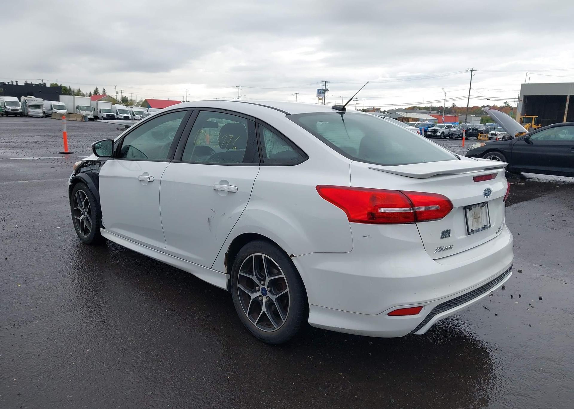 2015 FORD FOCUS SE