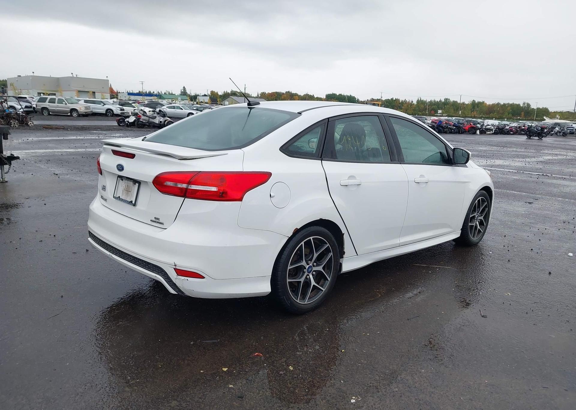 2015 FORD FOCUS SE