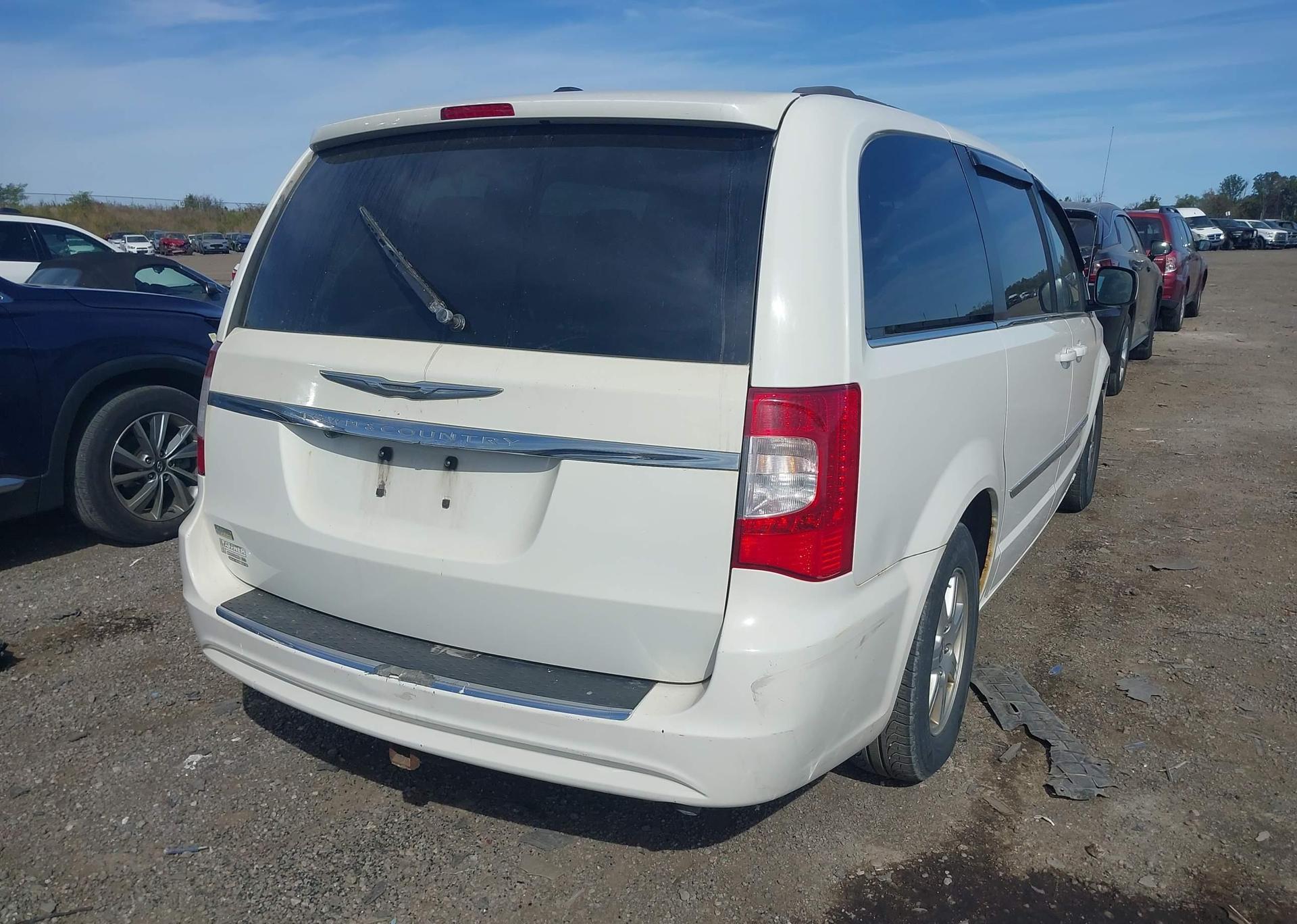 2011 CHRYSLER TOWN & COUNTRY