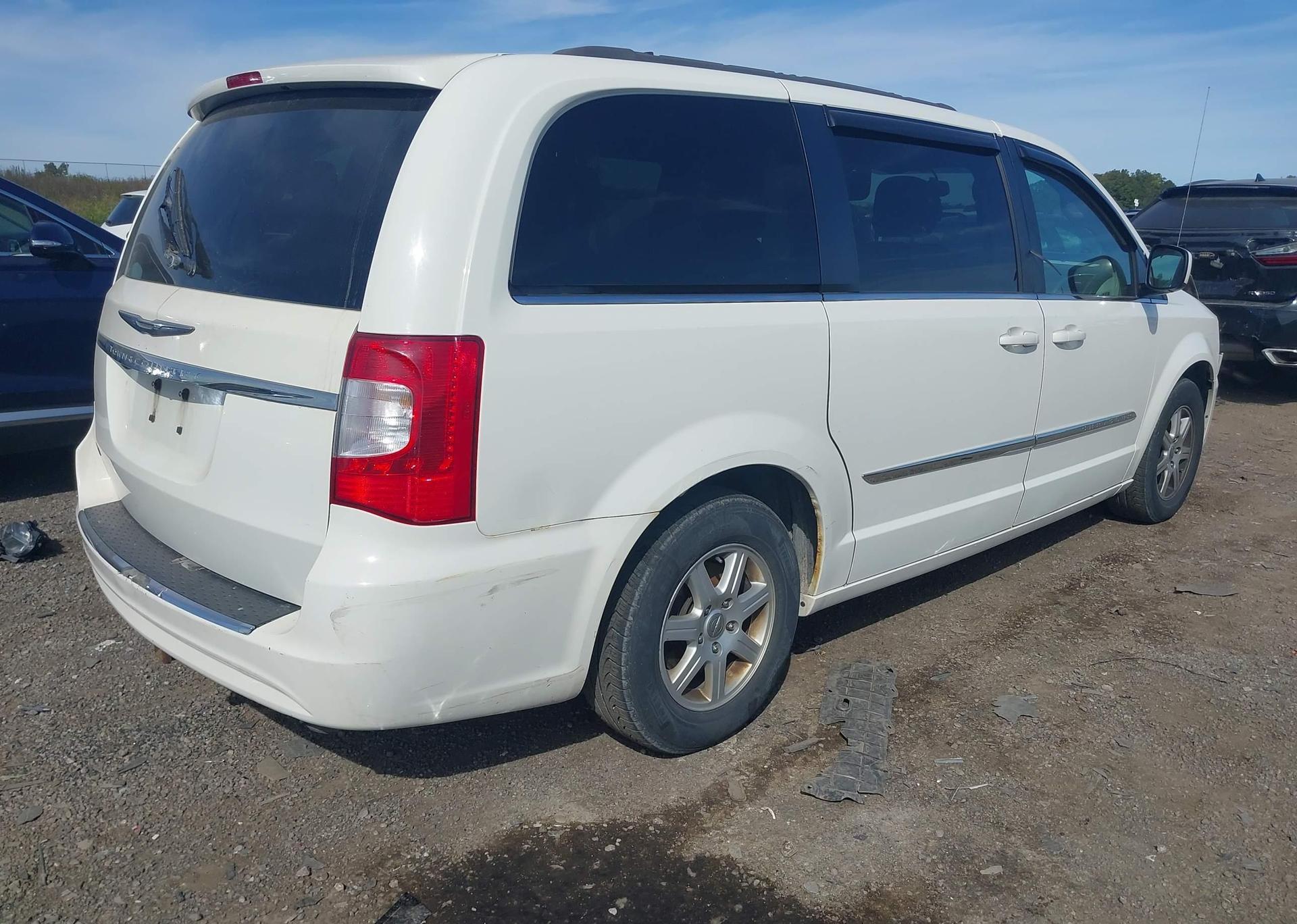 2011 CHRYSLER TOWN & COUNTRY