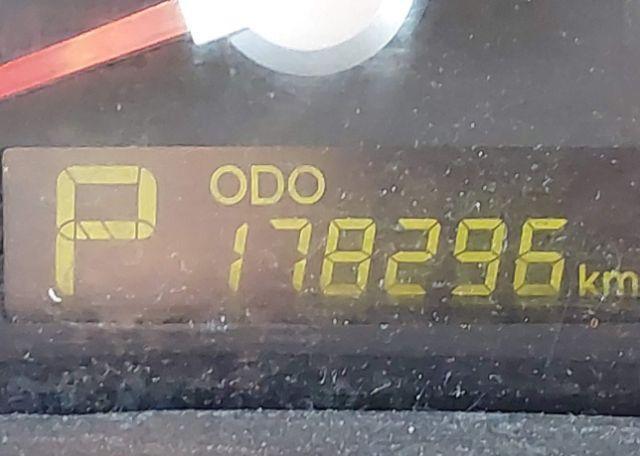 2012 KIA SEDONA LX