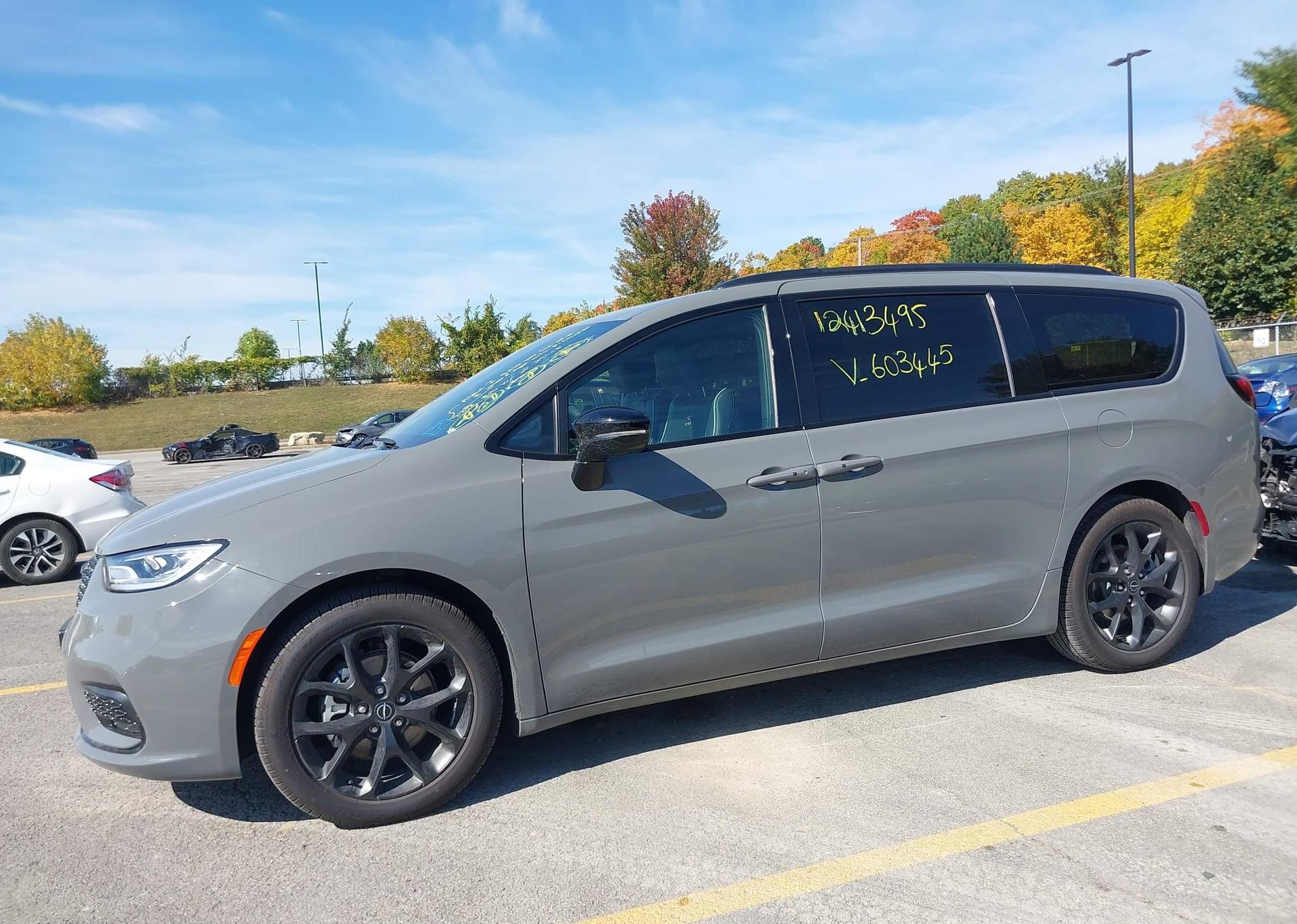2025 CHRYSLER PACIFICA LIMITED