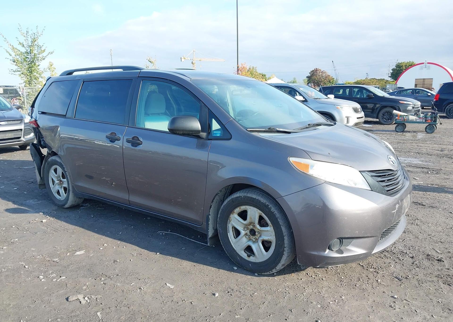 2015 TOYOTA SIENNA 7 PASSENGER
