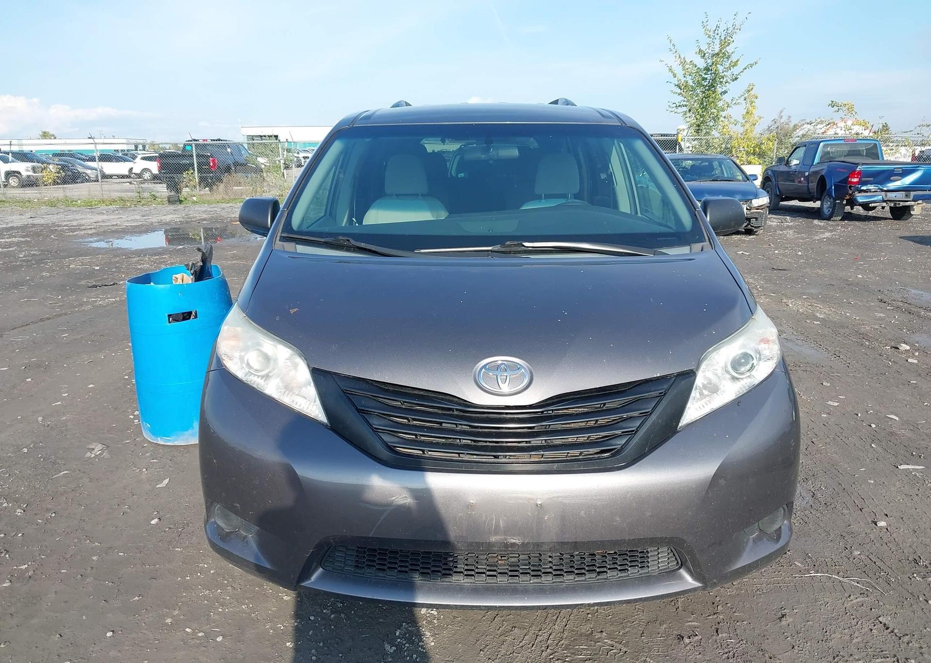 2015 TOYOTA SIENNA 7 PASSENGER