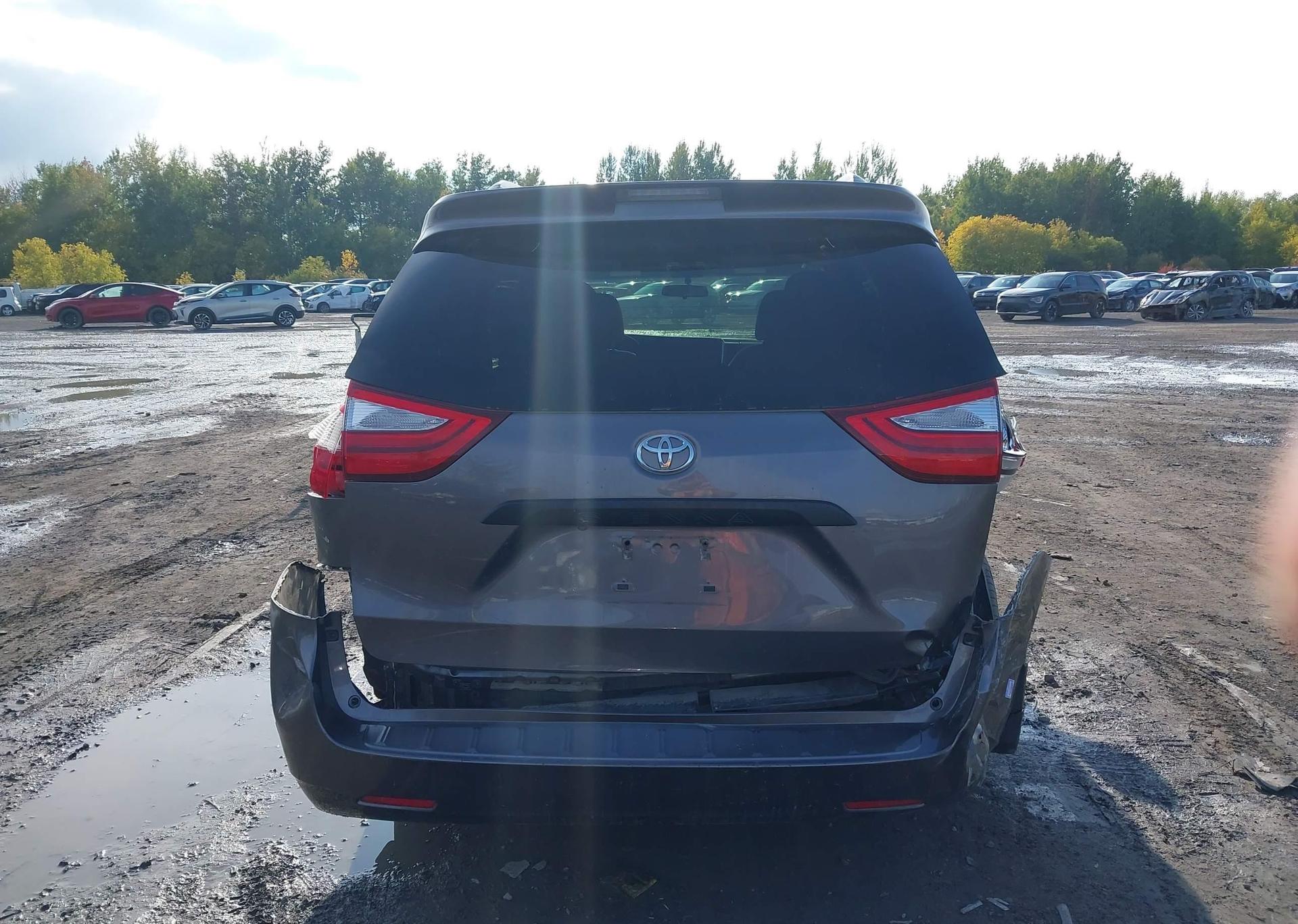 2015 TOYOTA SIENNA 7 PASSENGER
