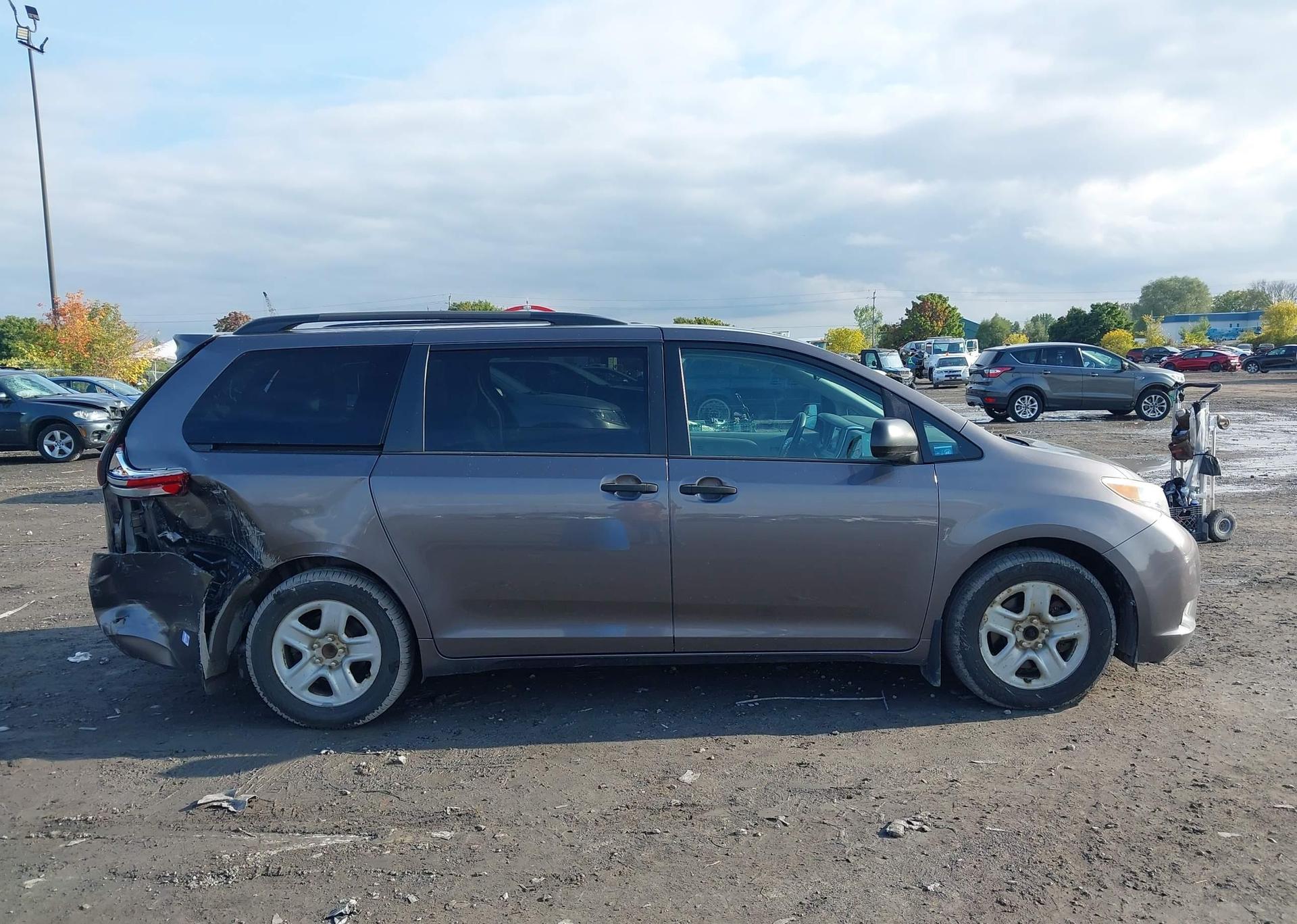2015 TOYOTA SIENNA 7 PASSENGER