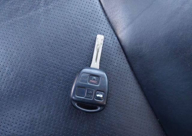 2002 LEXUS IS 300