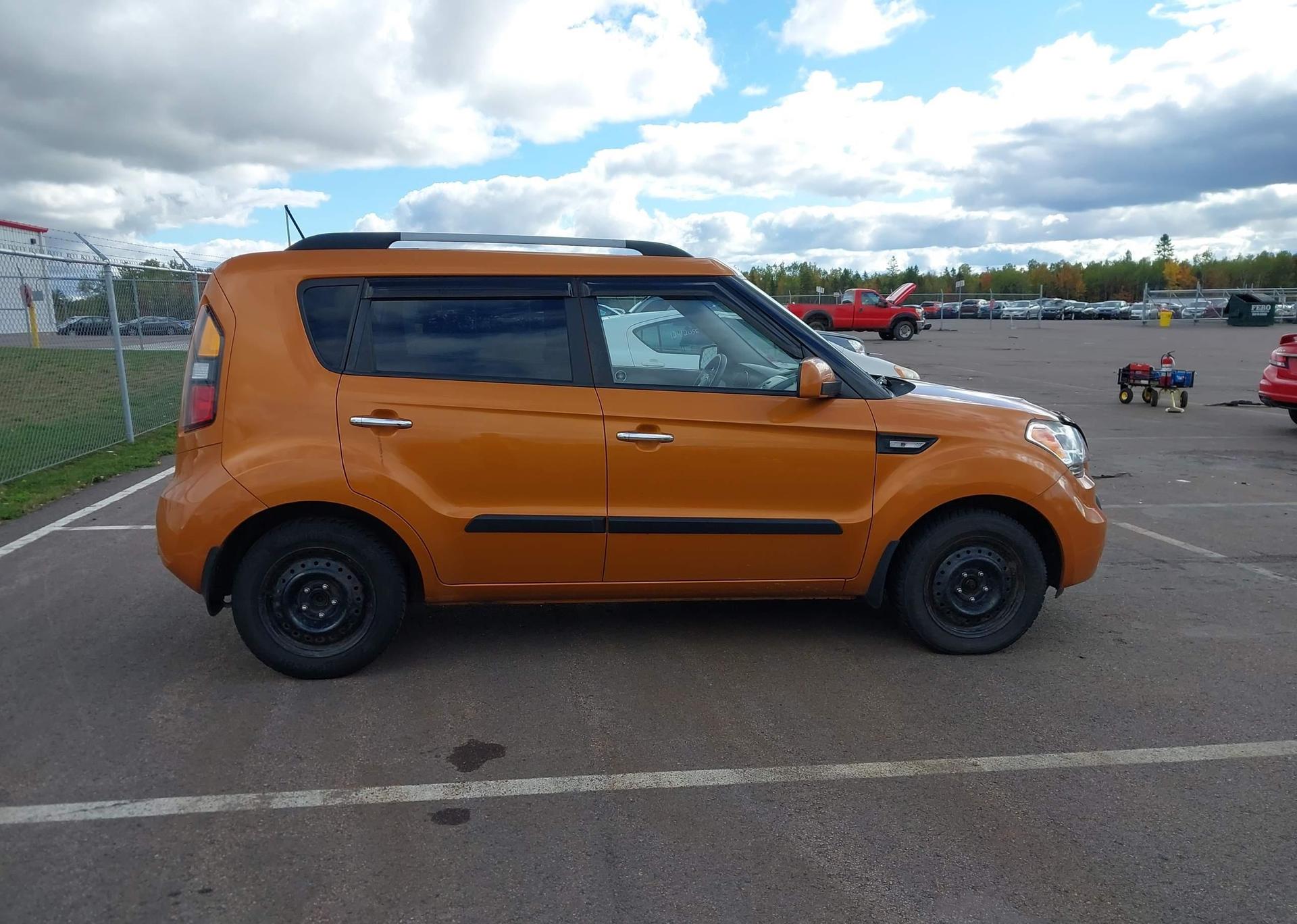 2011 KIA SOUL +