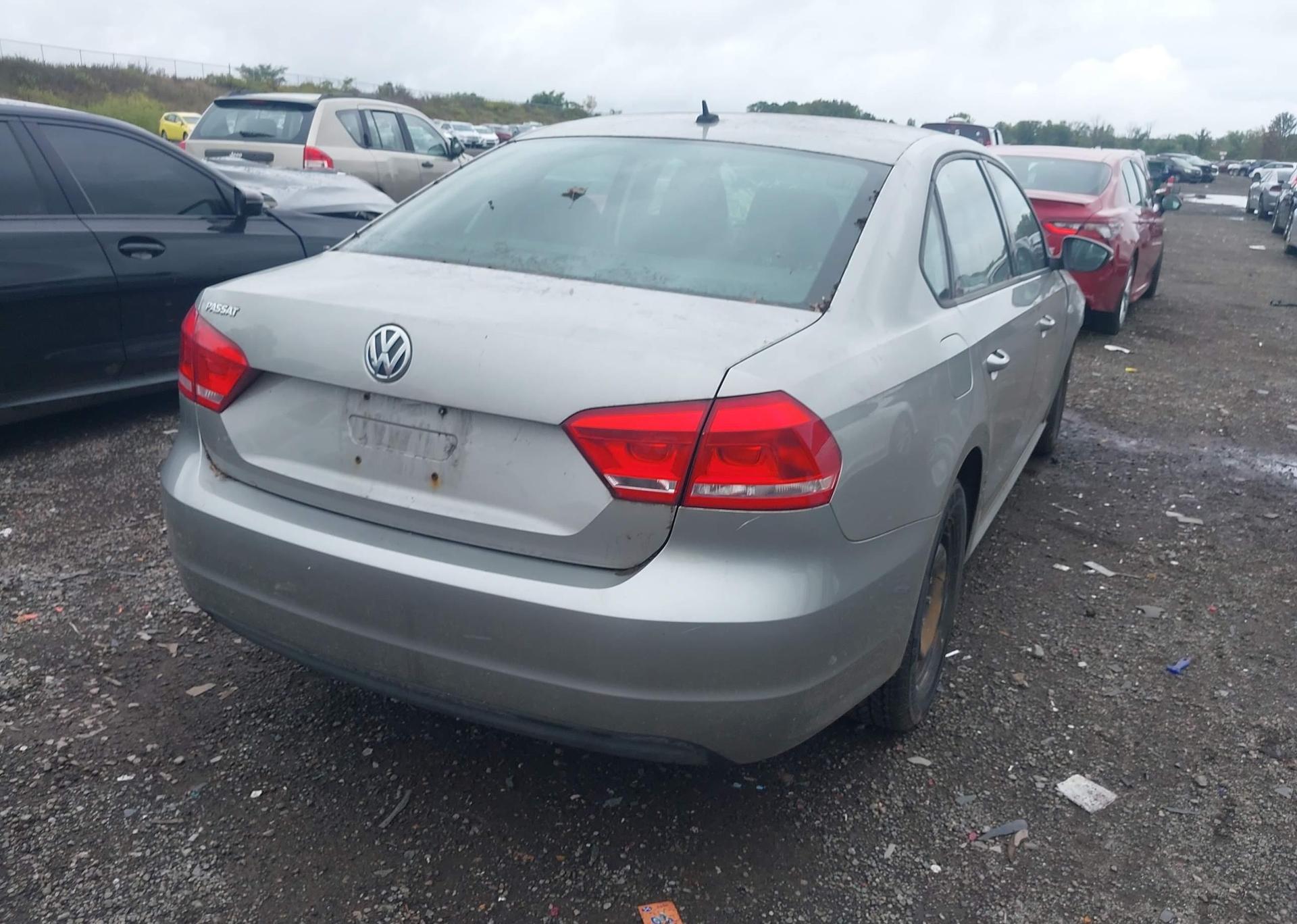 2012 VOLKSWAGEN PASSAT