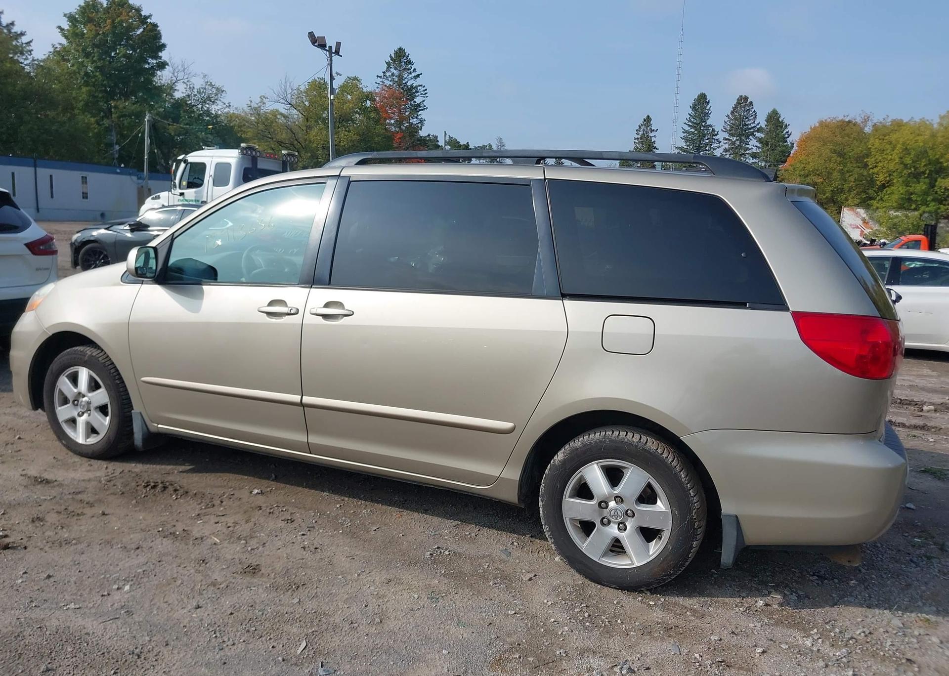 2009 TOYOTA SIENNA CE