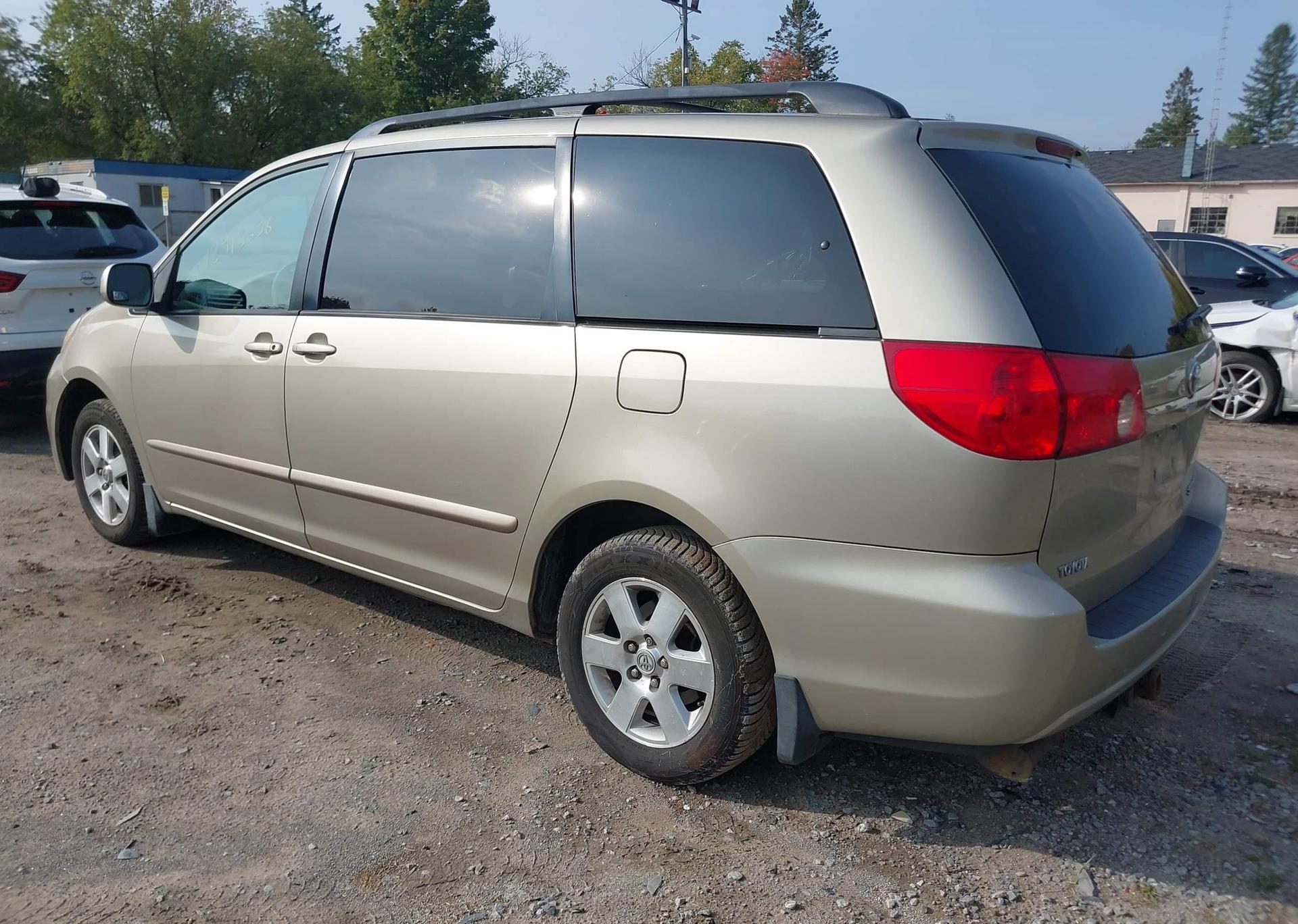 2009 TOYOTA SIENNA CE