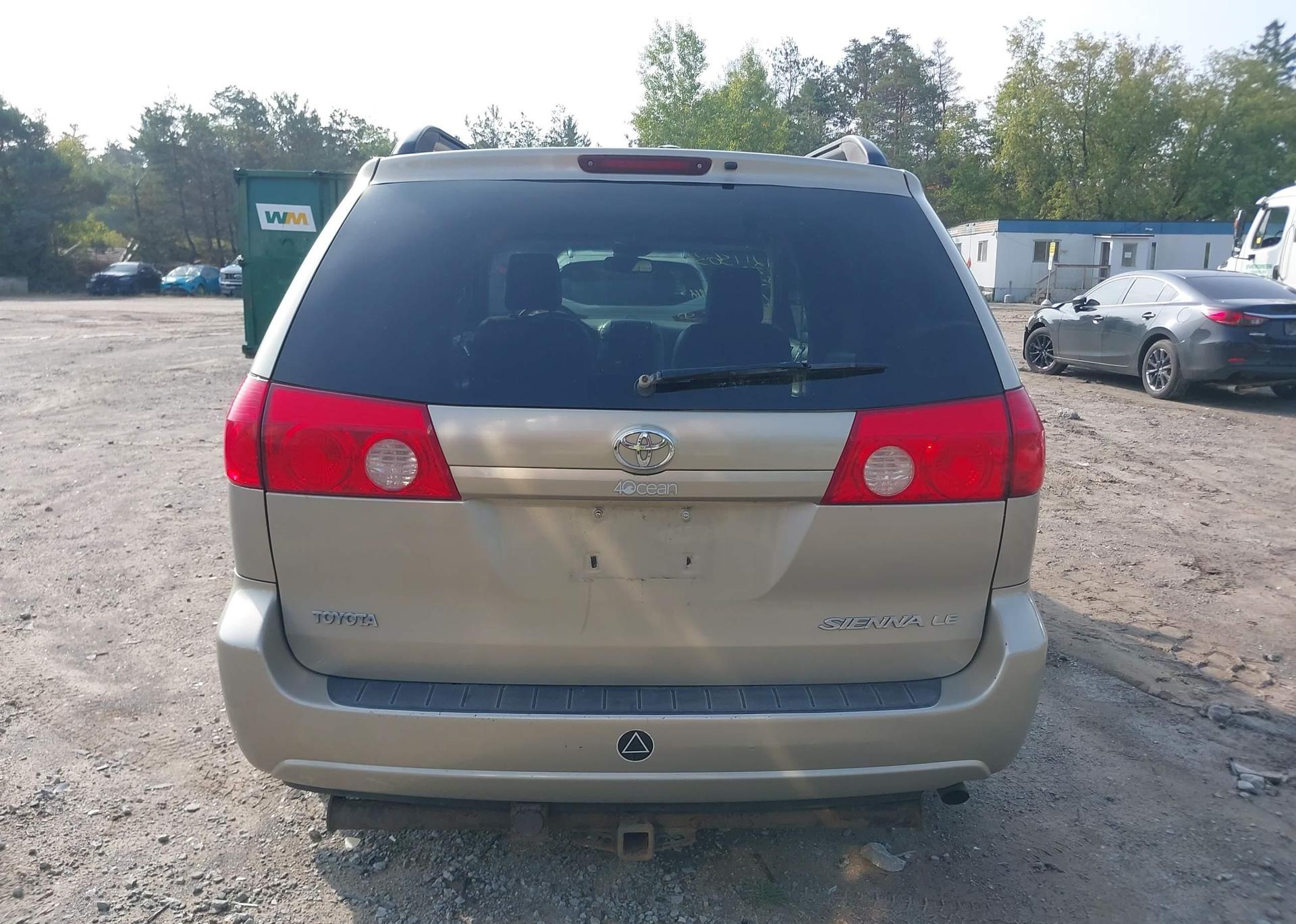 2009 TOYOTA SIENNA CE