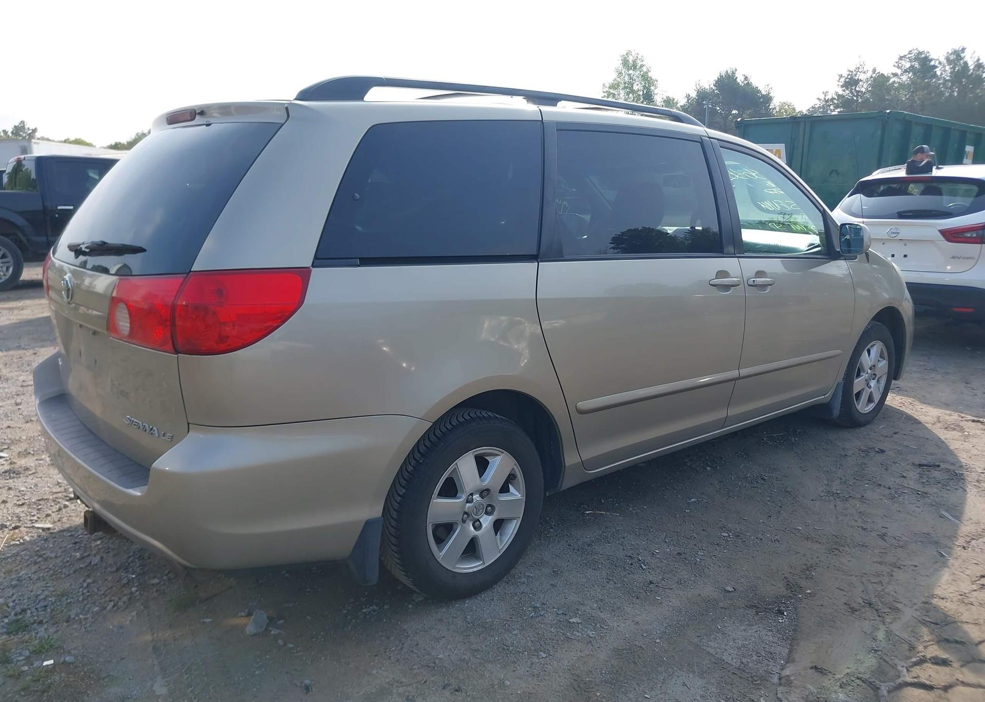 2009 TOYOTA SIENNA CE