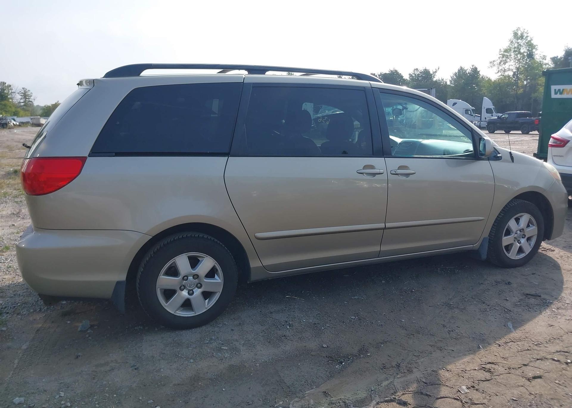 2009 TOYOTA SIENNA CE