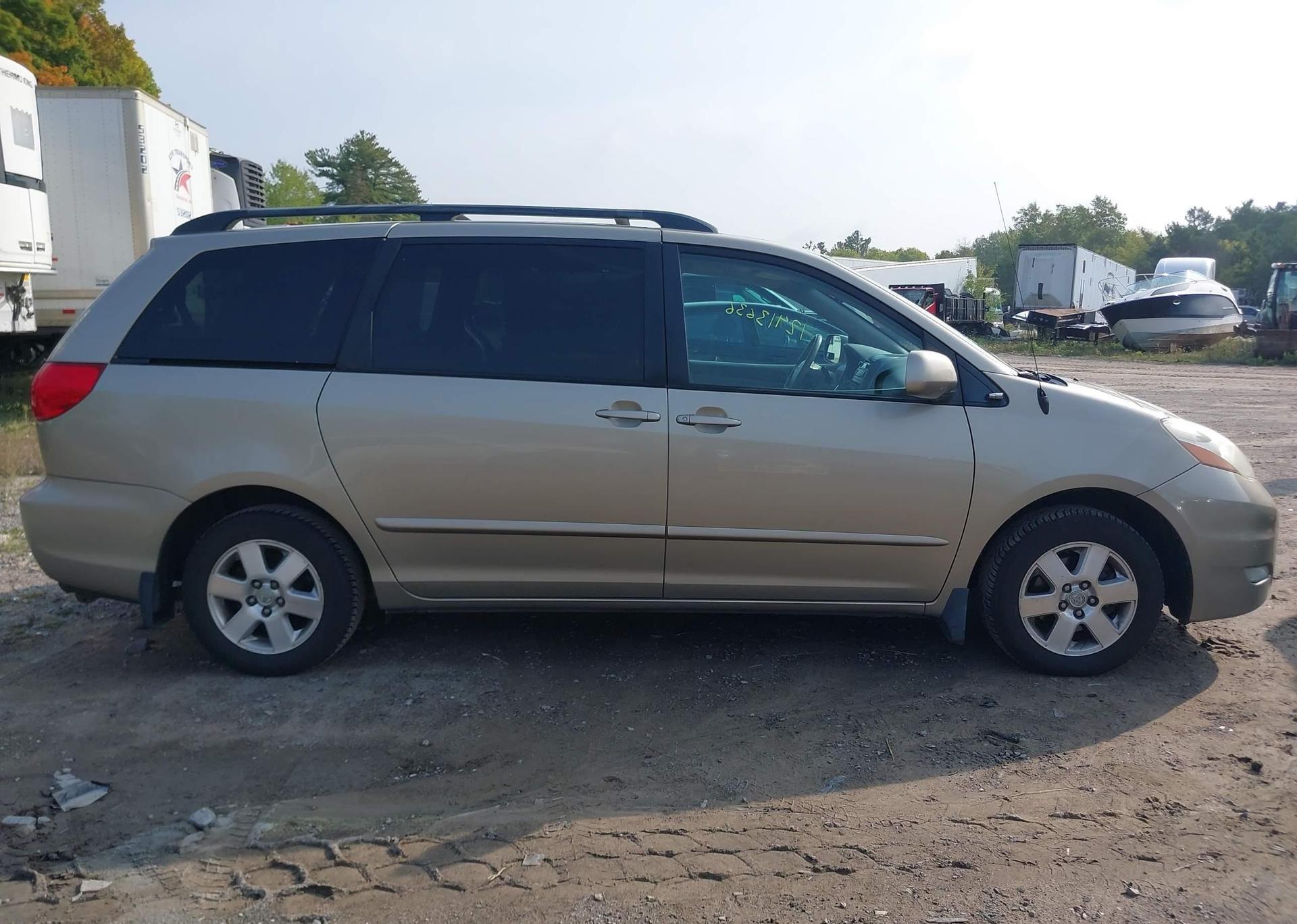 2009 TOYOTA SIENNA CE