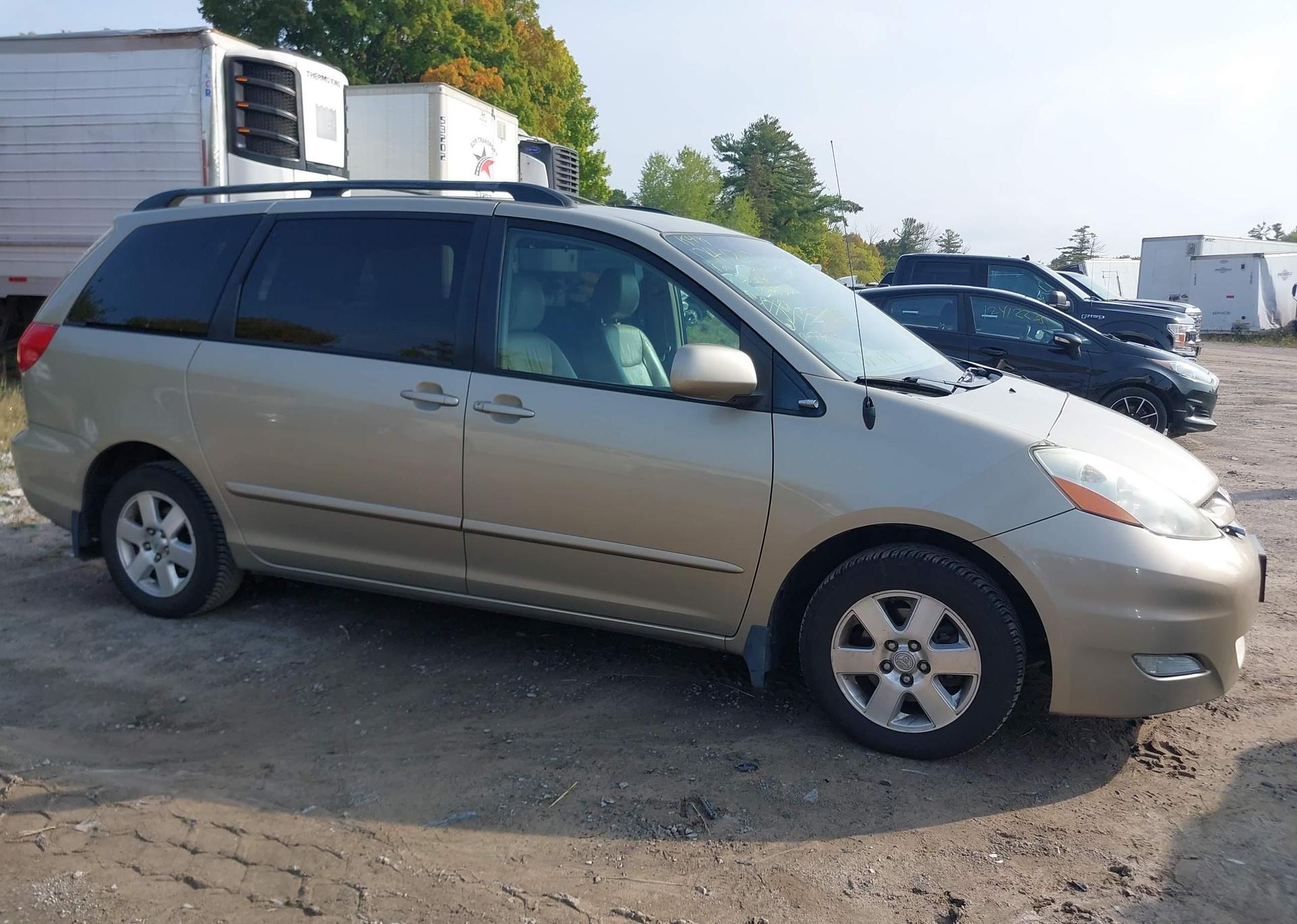 2009 TOYOTA SIENNA CE