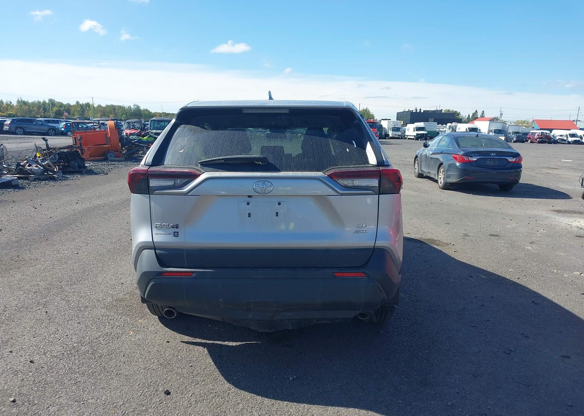 2022 TOYOTA RAV4 LE