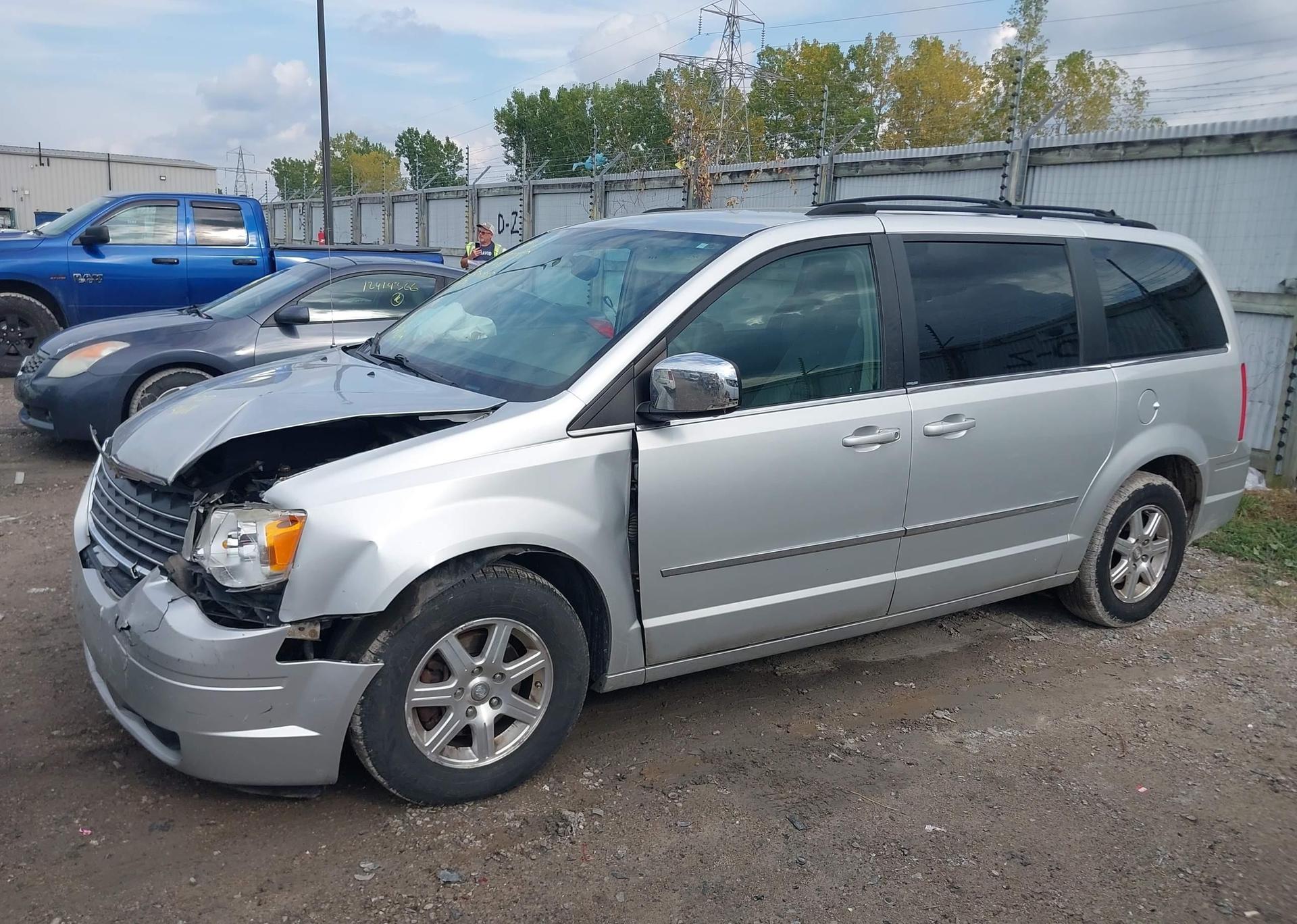 2009 CHRYSLER TOWN & COUNTRY TOURING