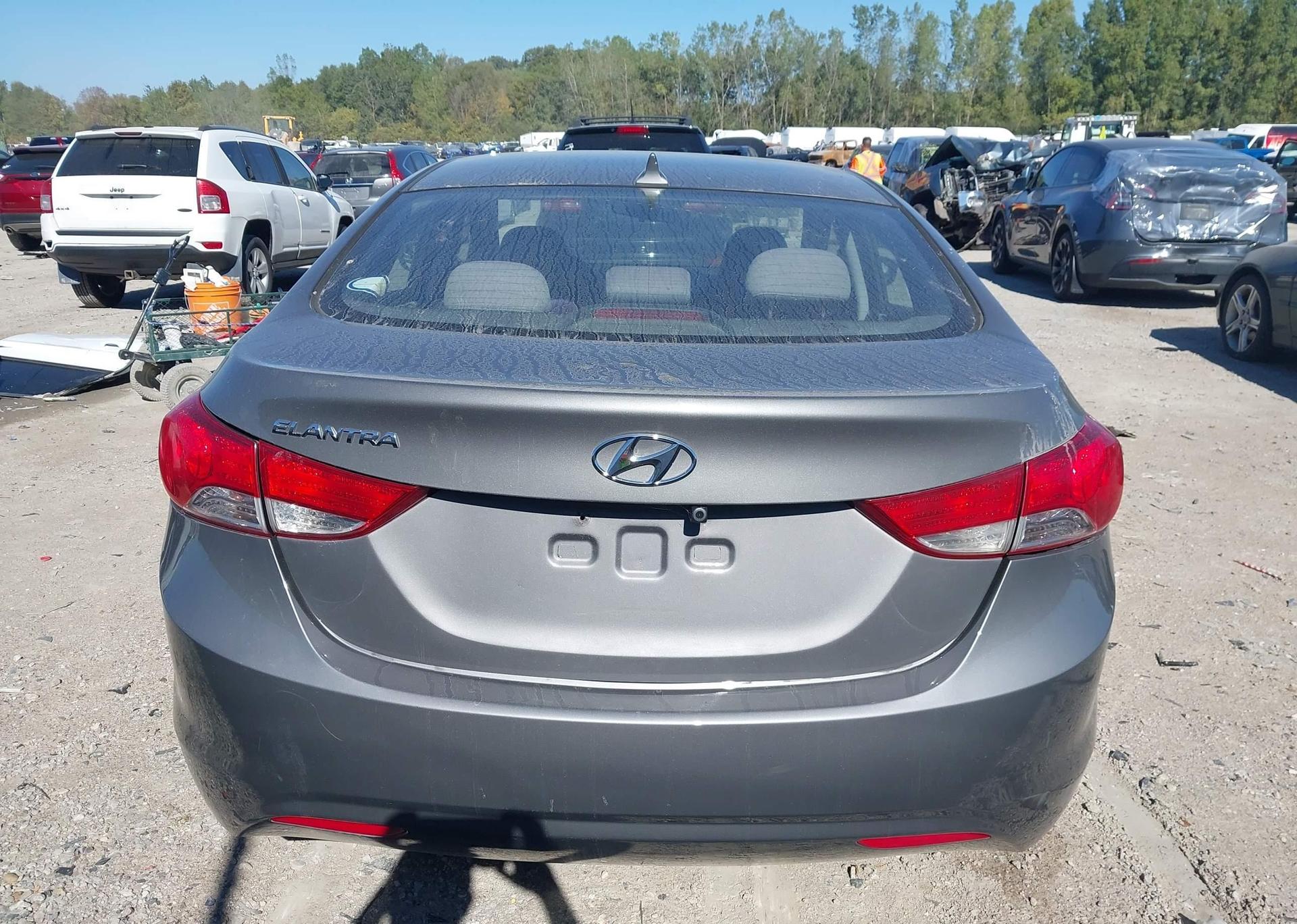 2013 HYUNDAI ELANTRA GL
