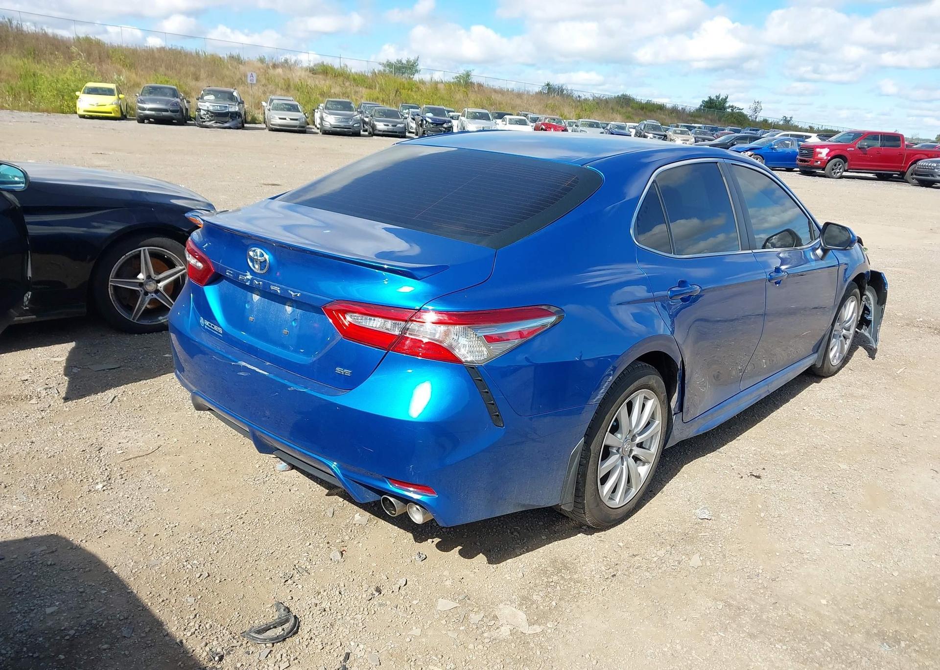 2018 TOYOTA CAMRY SE
