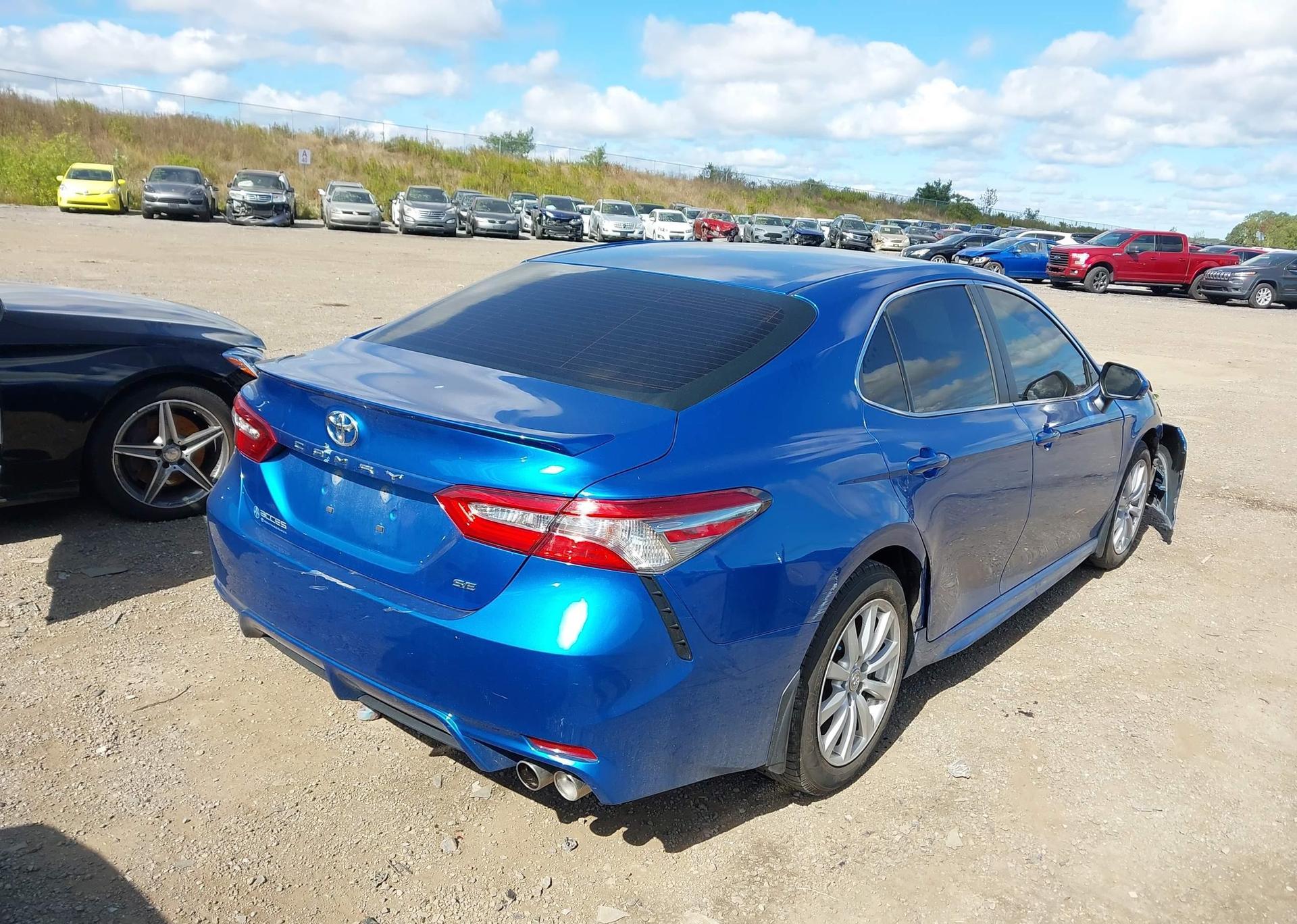2018 TOYOTA CAMRY SE