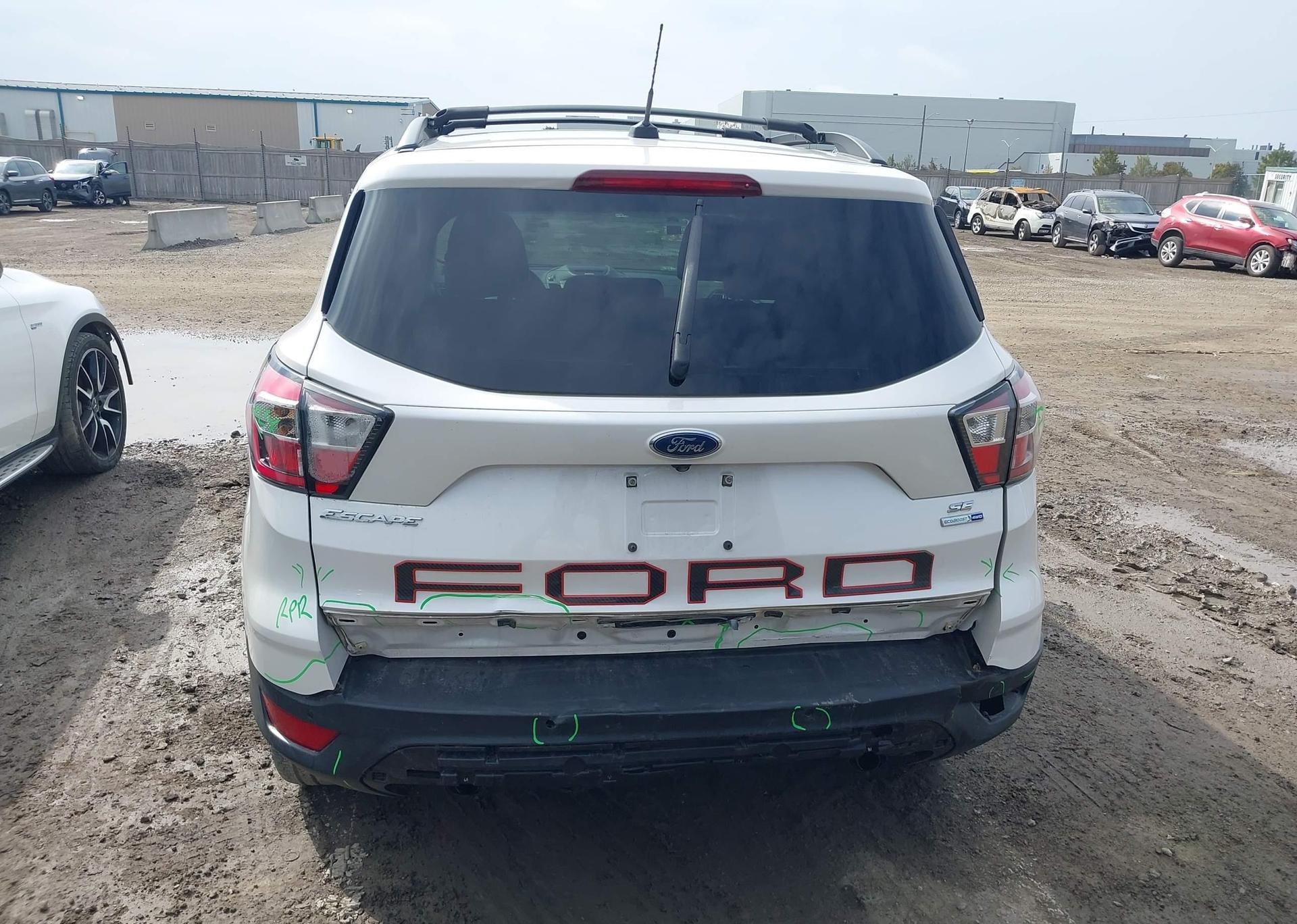2017 FORD ESCAPE SE
