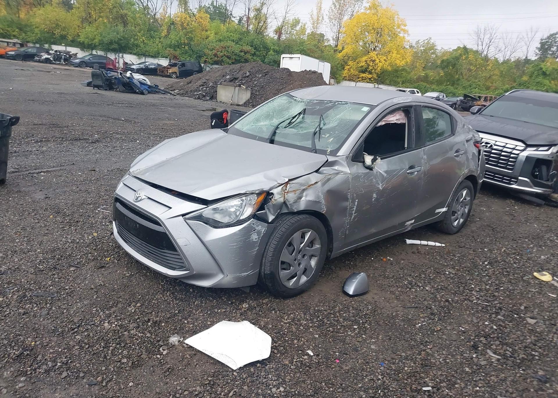 2016 TOYOTA YARIS