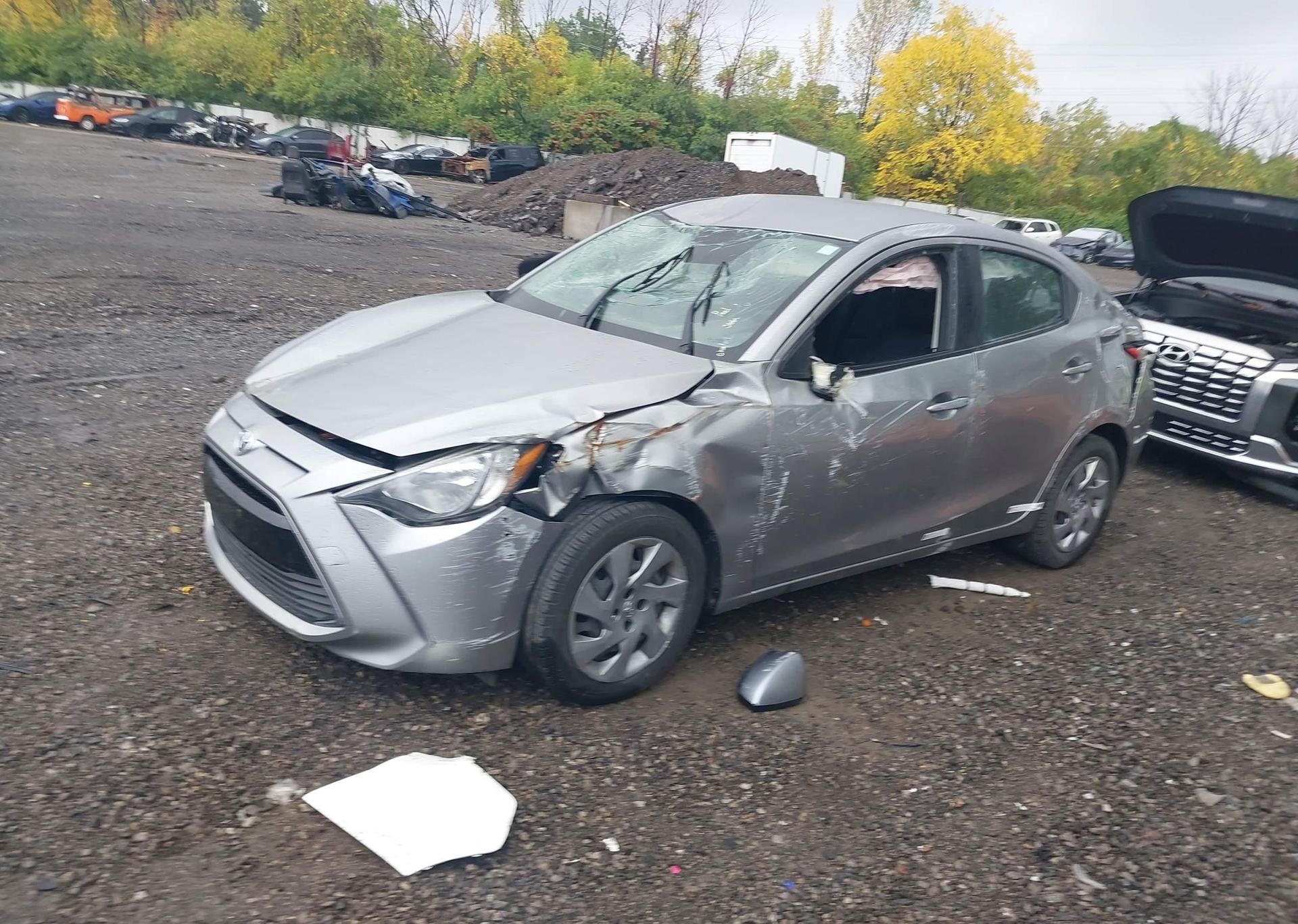 2016 TOYOTA YARIS