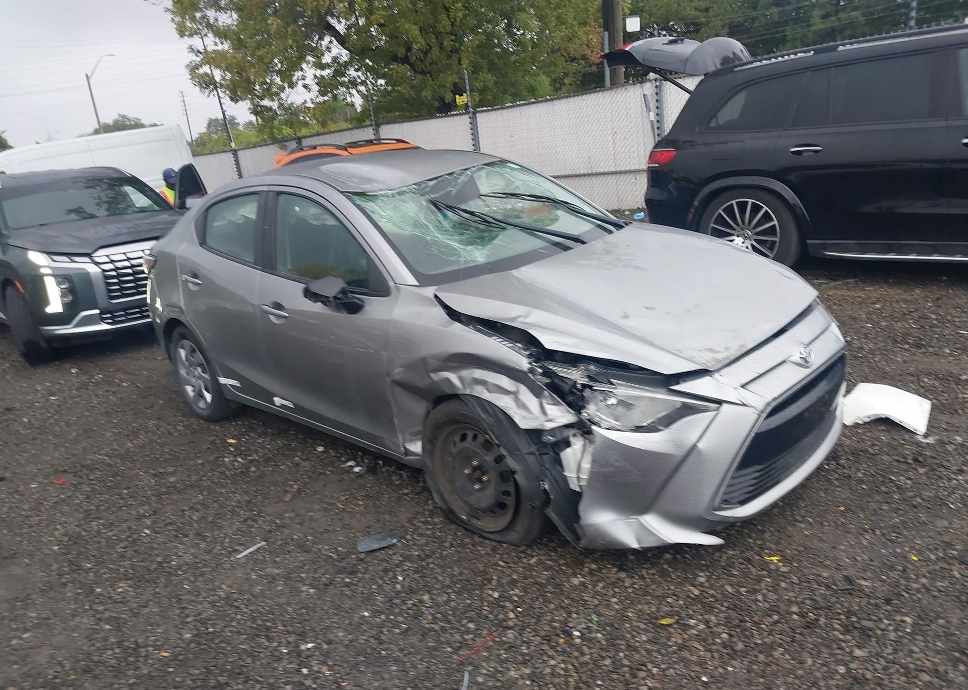 2016 TOYOTA YARIS