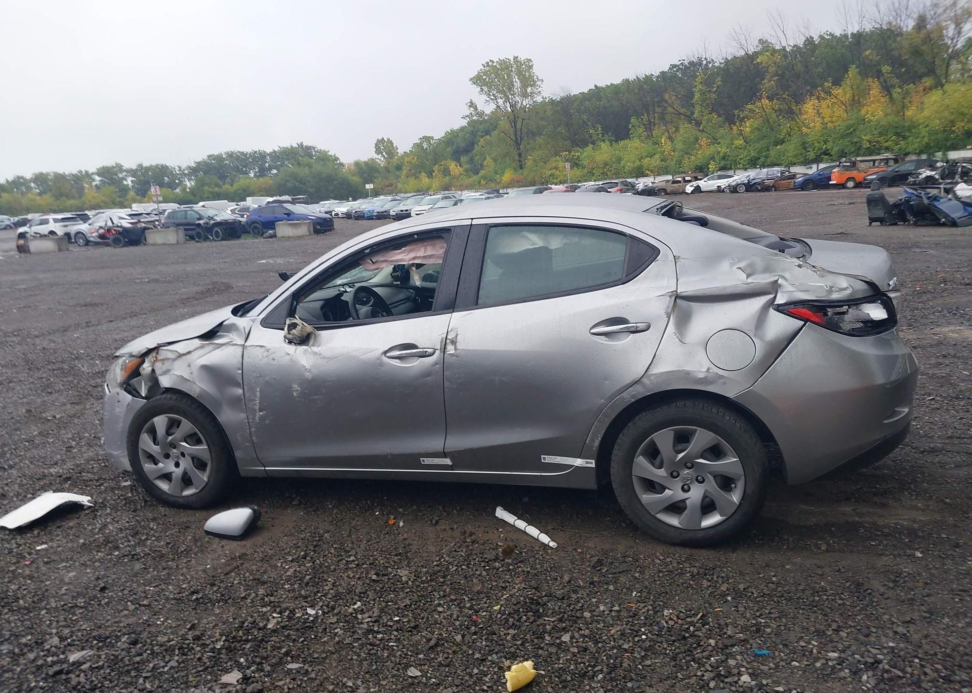 2016 TOYOTA YARIS