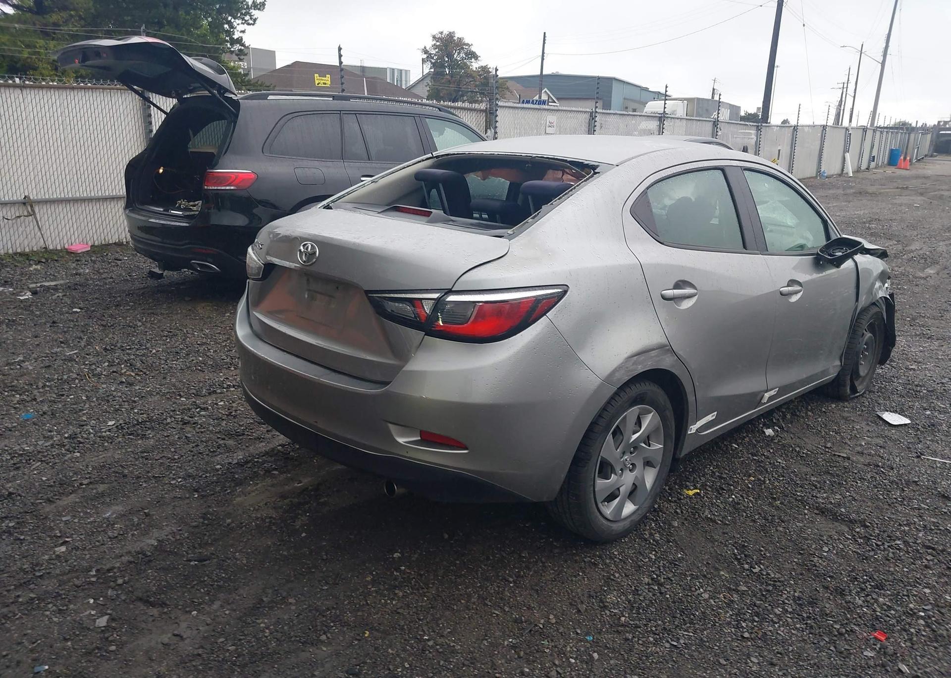 2016 TOYOTA YARIS