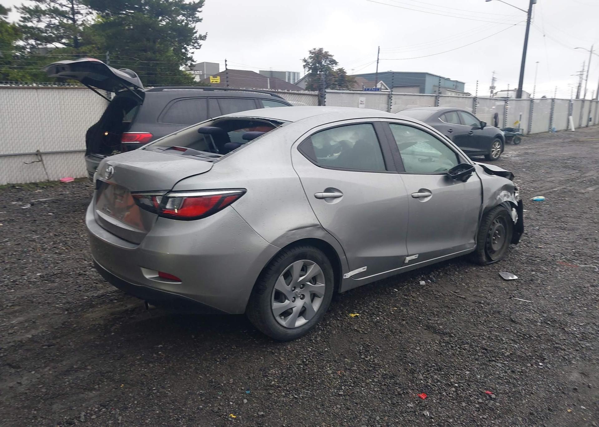 2016 TOYOTA YARIS