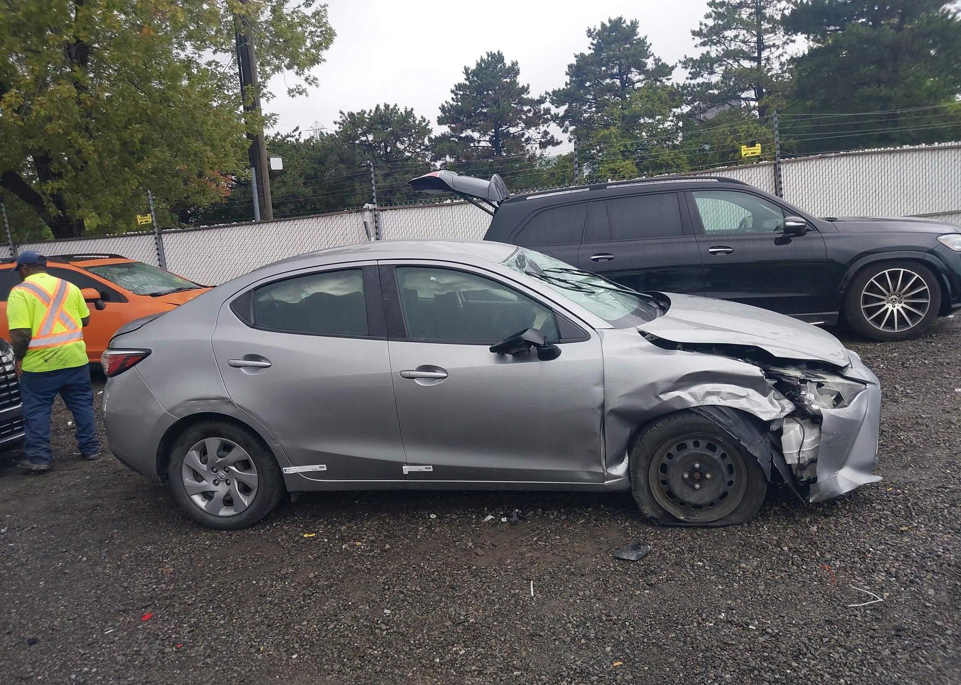 2016 TOYOTA YARIS