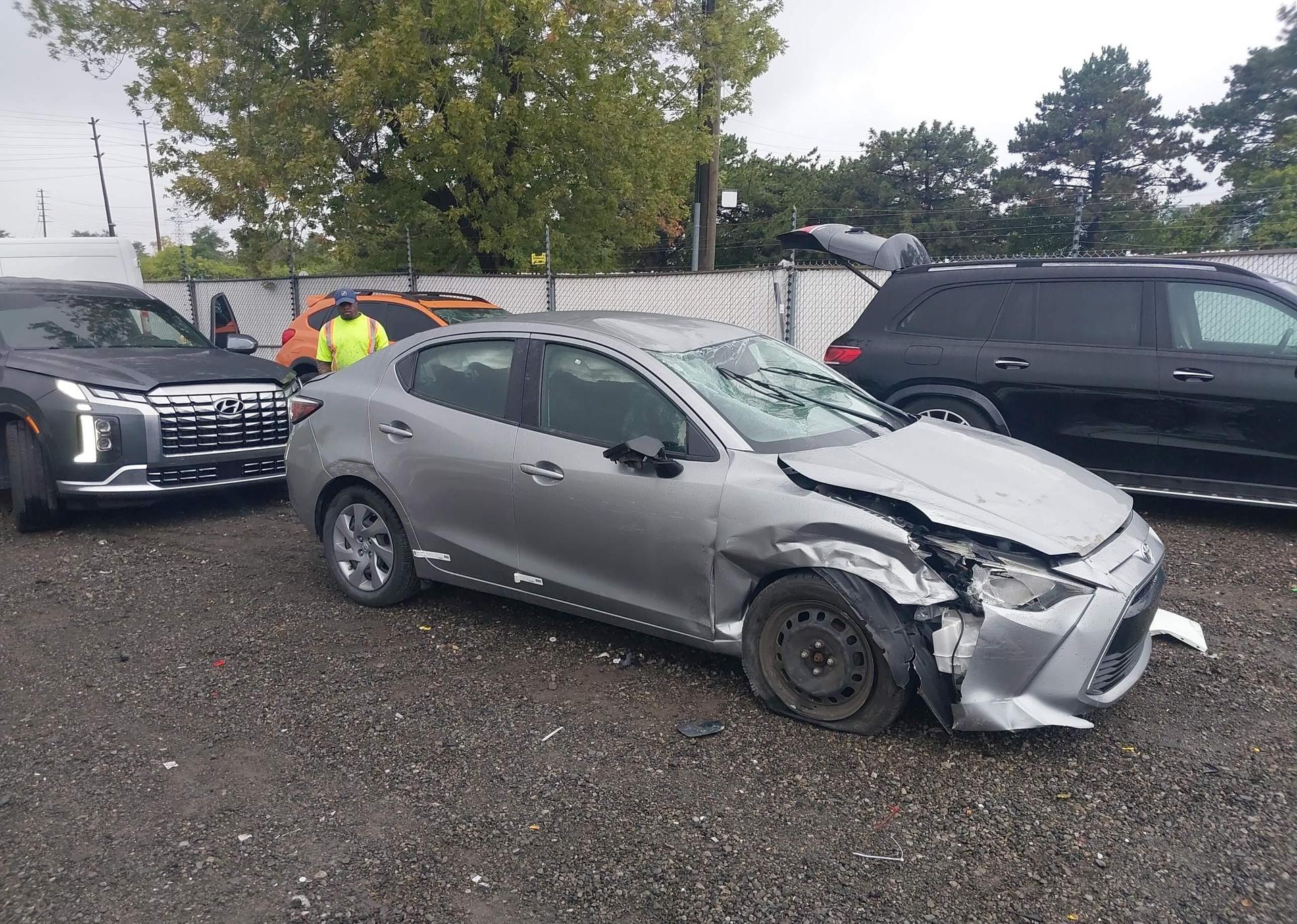 2016 TOYOTA YARIS