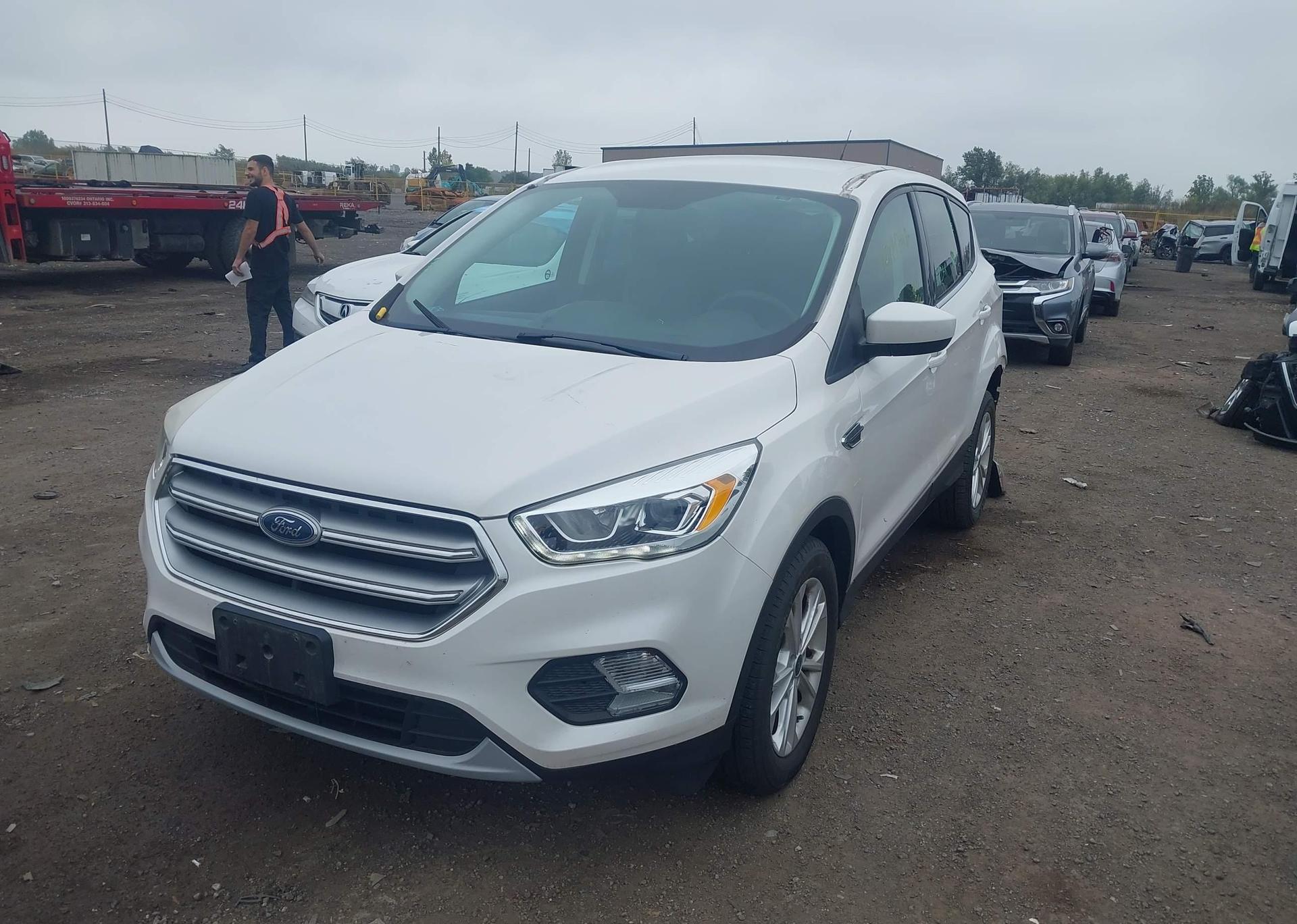 2017 FORD ESCAPE SE