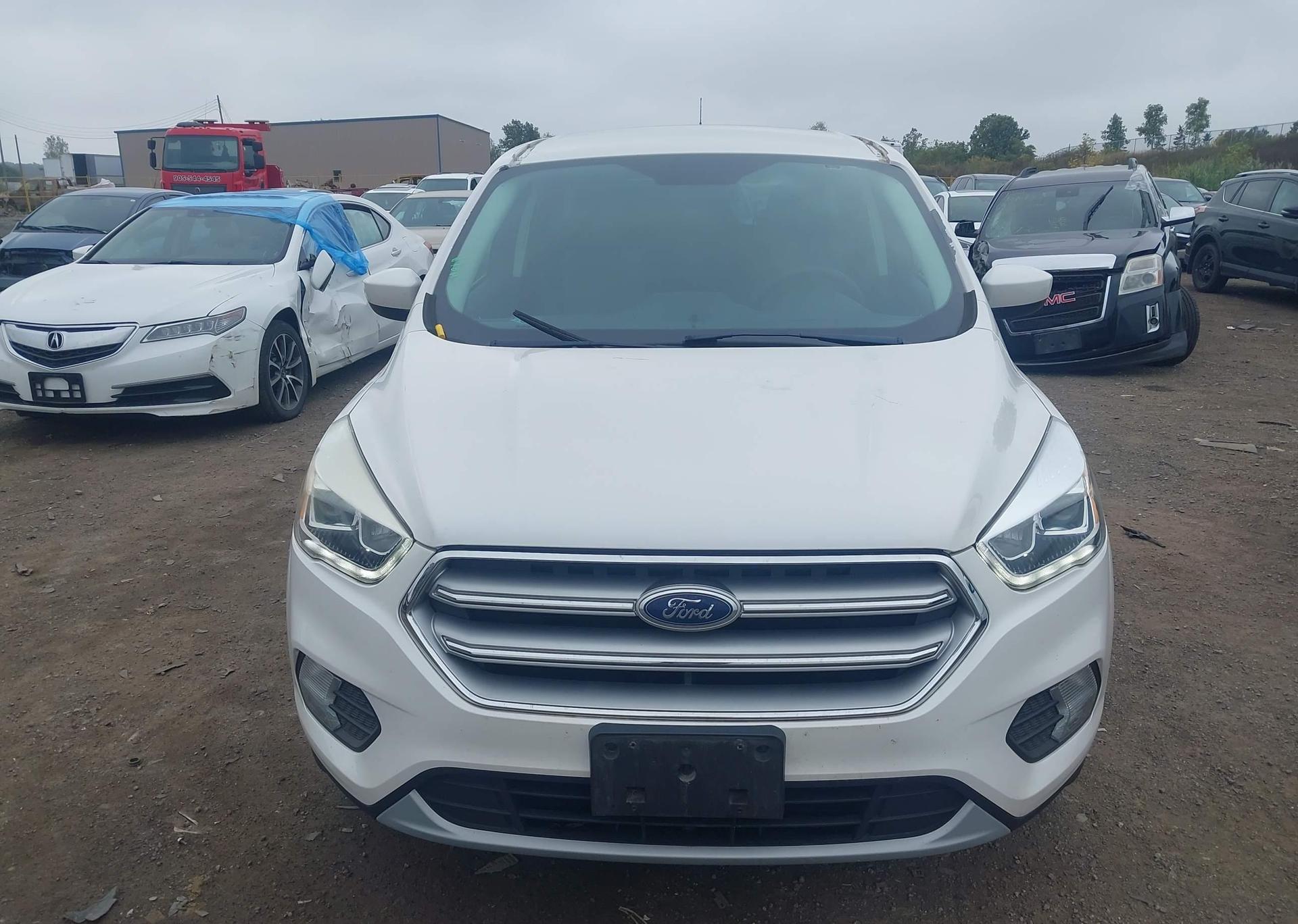 2017 FORD ESCAPE SE