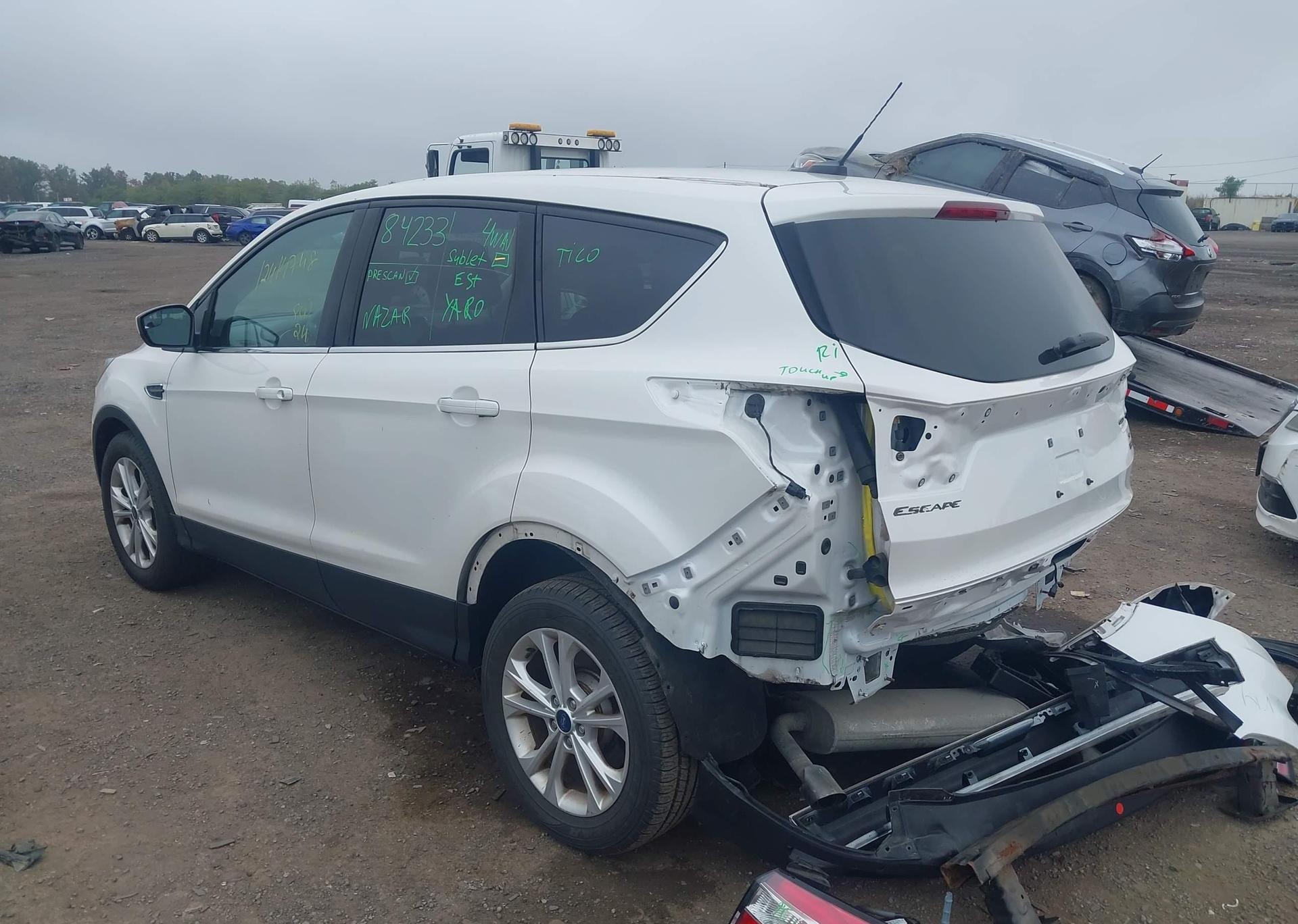 2017 FORD ESCAPE SE