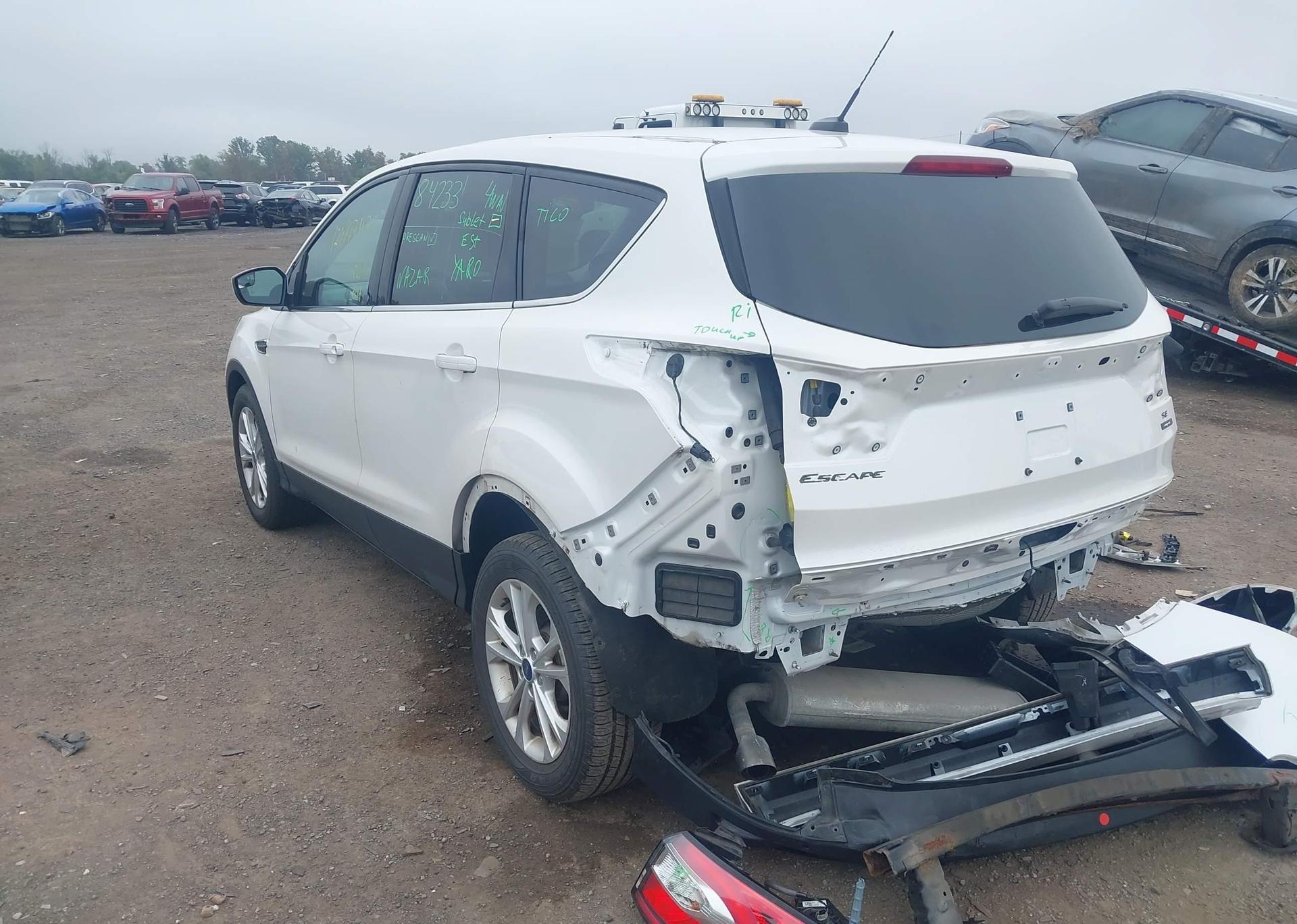 2017 FORD ESCAPE SE