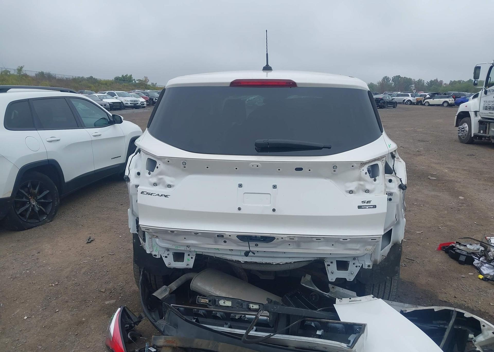 2017 FORD ESCAPE SE