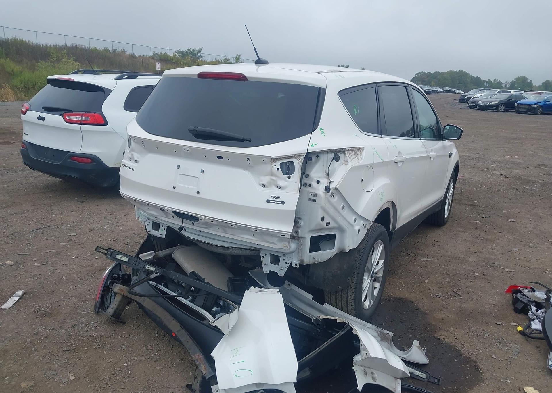 2017 FORD ESCAPE SE